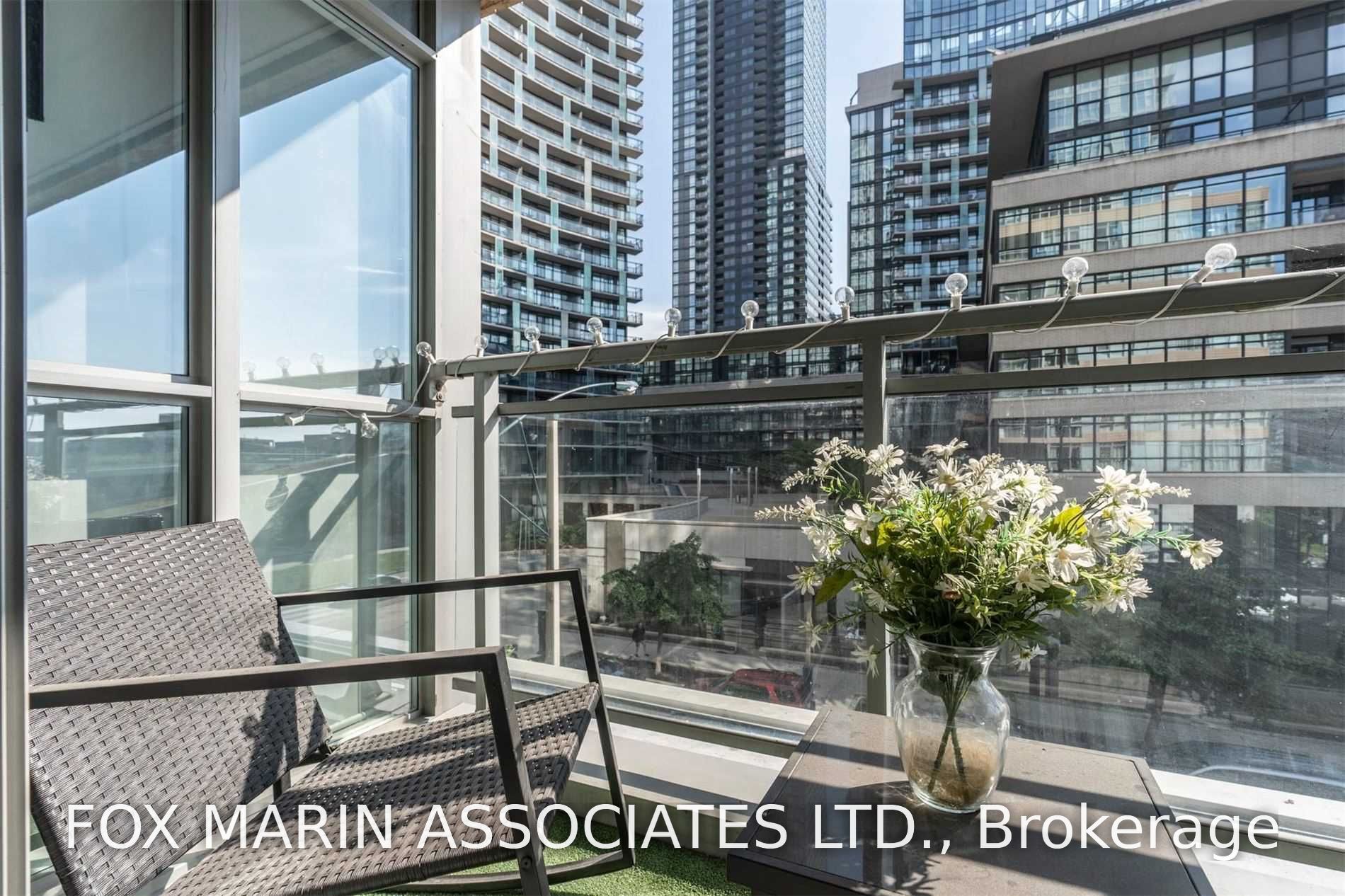 10 Capreol Court 302, Toronto, ON M5V 4B3 photo 5