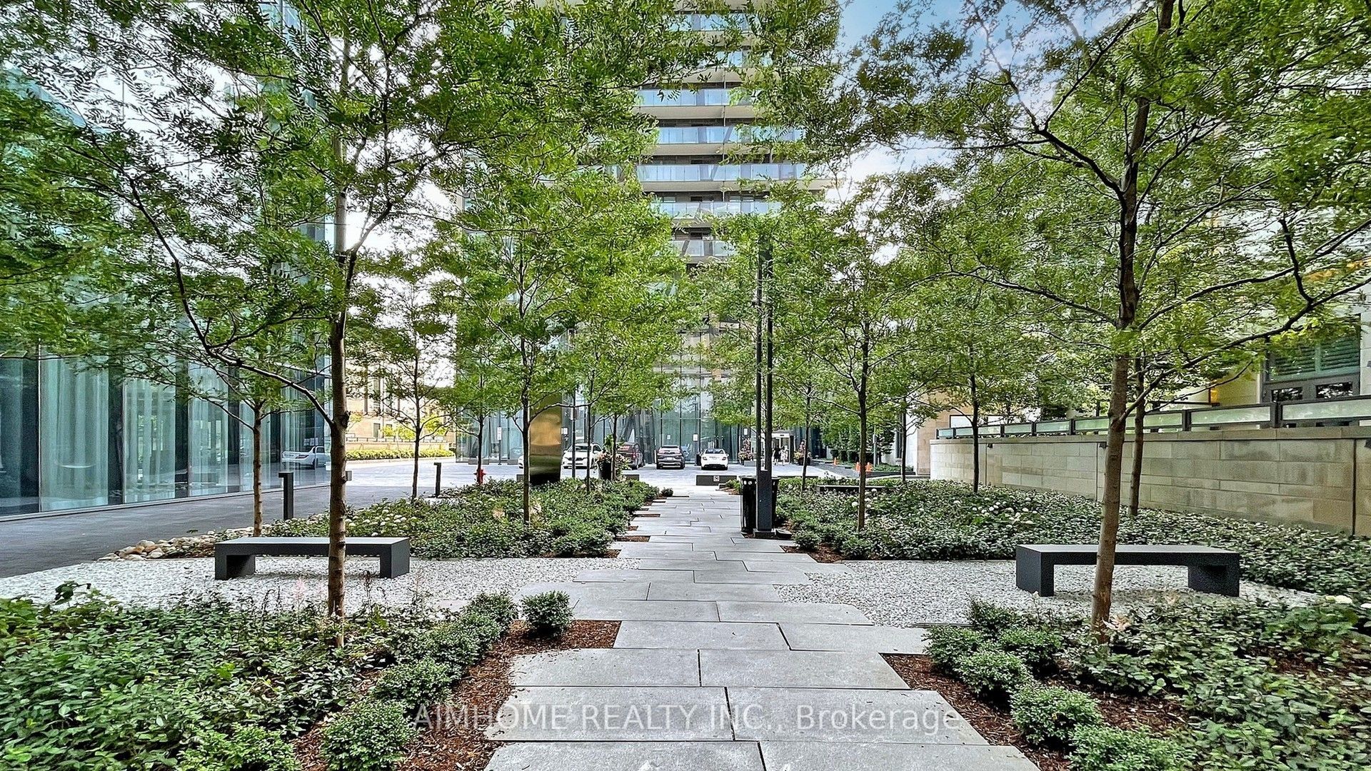 65 St Mary Street 602, Toronto, ON M5S 0A6