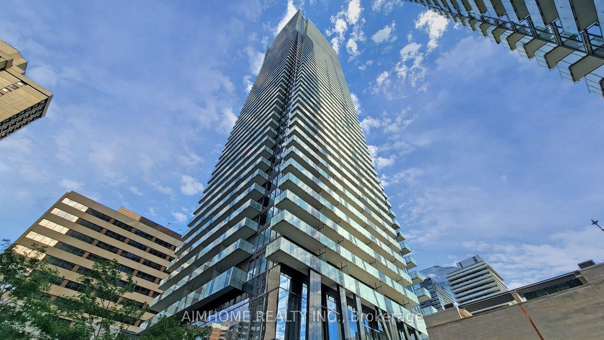 65 St Mary Street 602, Toronto, ON M5S 0A6 photo 2
