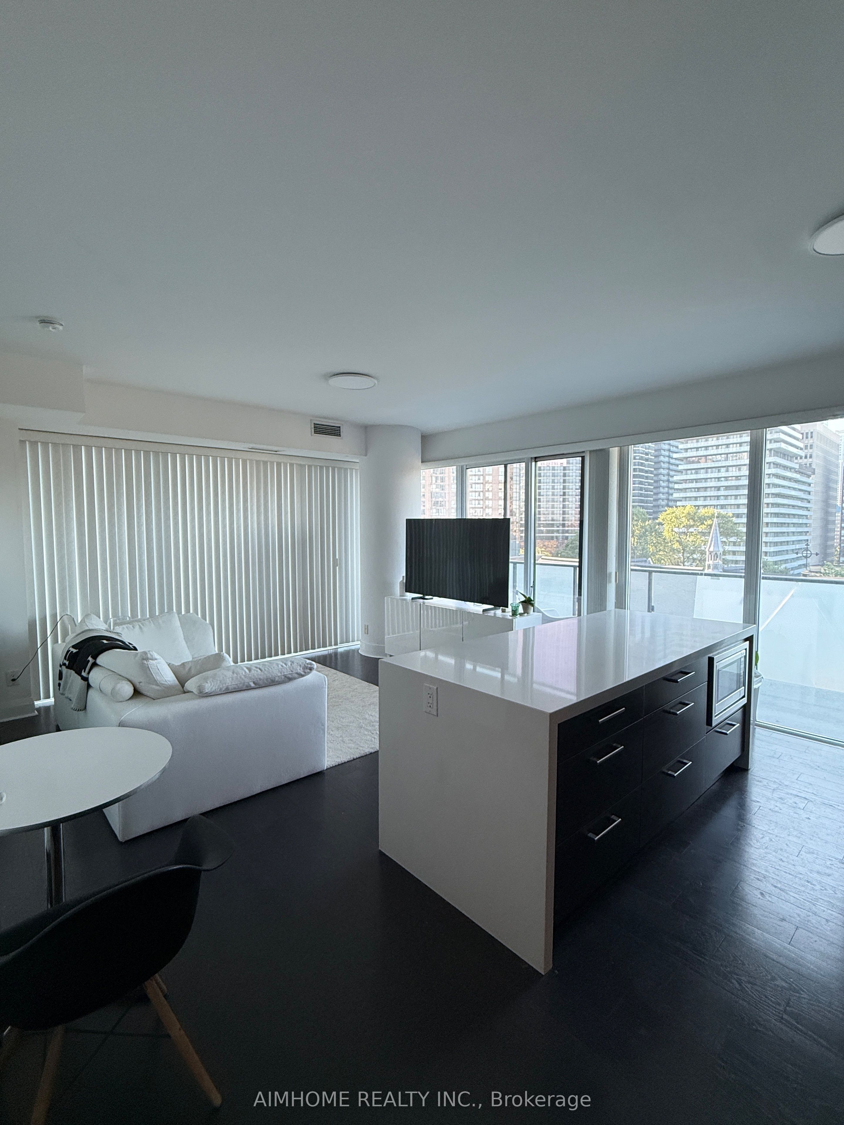 65 St Mary Street 602, Toronto, ON M5S 0A6 photo 3