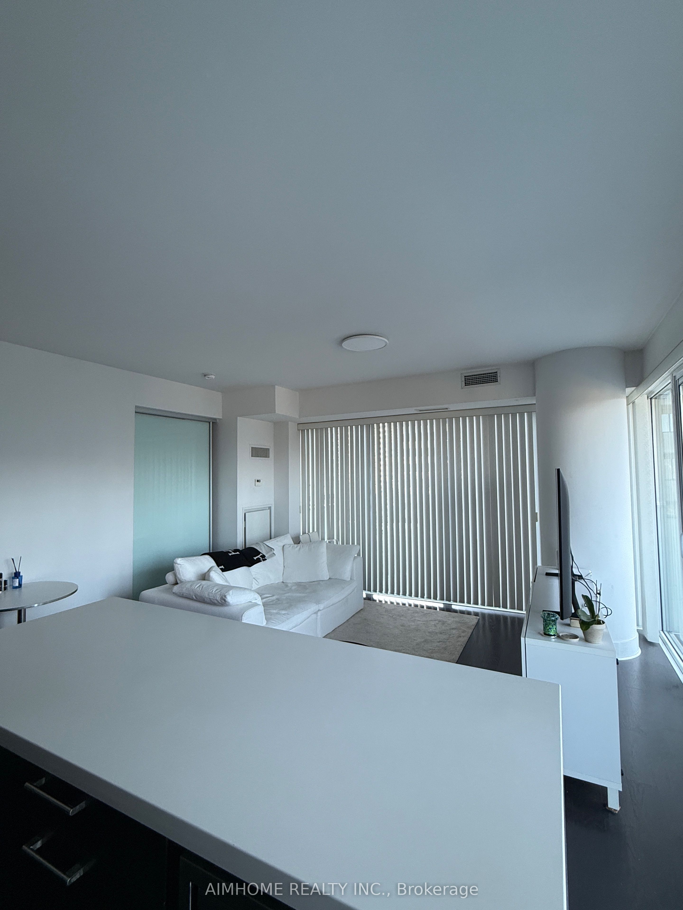 65 St Mary Street 602, Toronto, ON M5S 0A6 photo 4