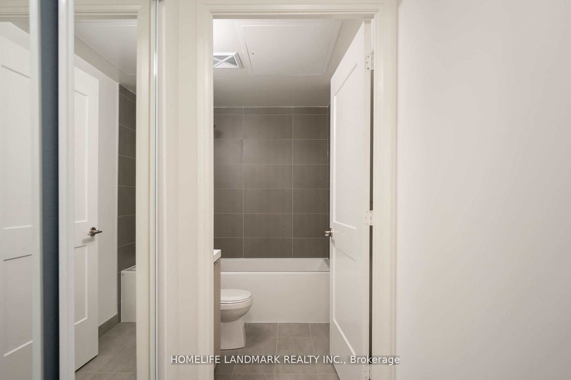 8 Widmer Street 601, Toronto, ON M5V 0W6 photo 3