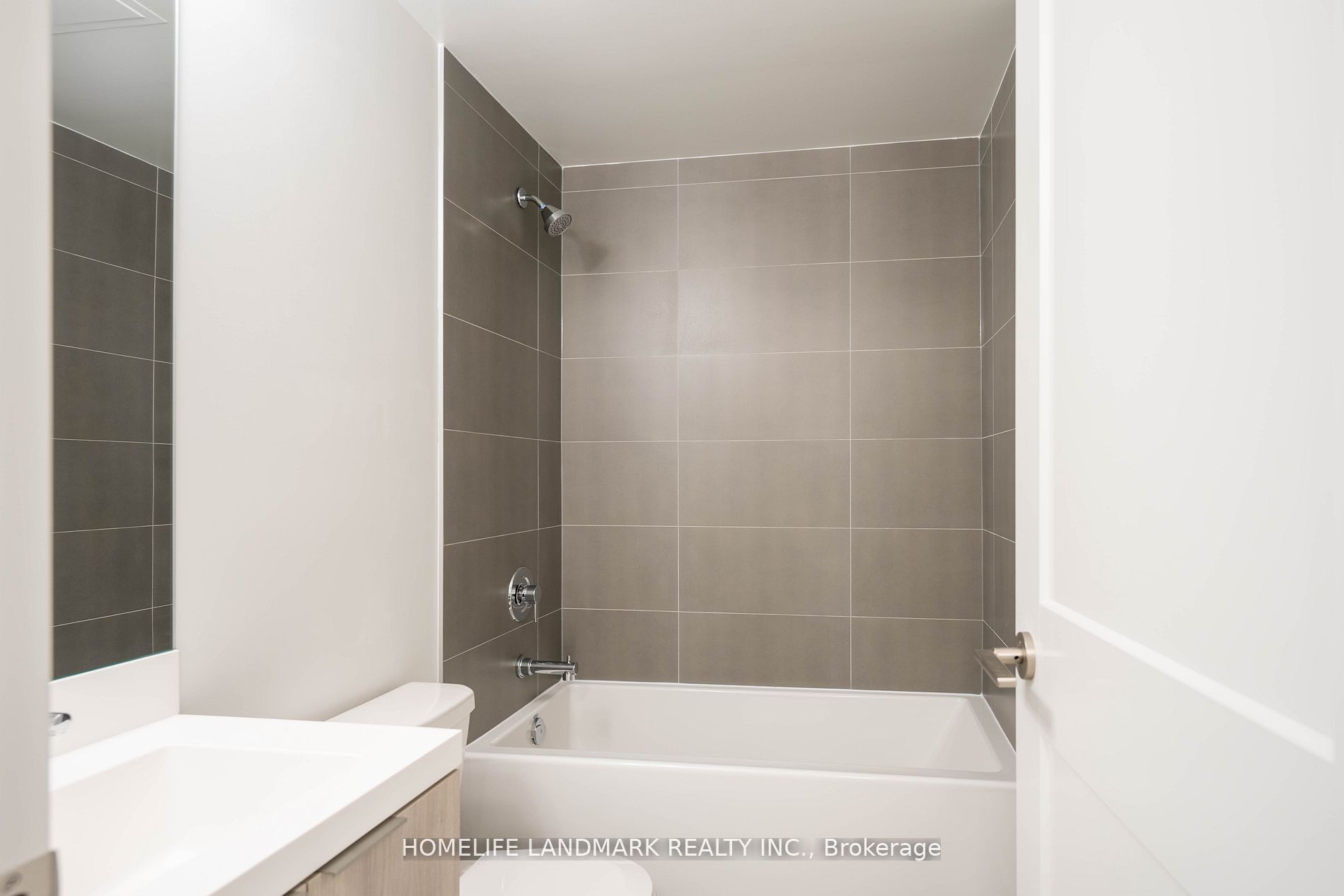 8 Widmer Street 601, Toronto, ON M5V 0W6 photo 4