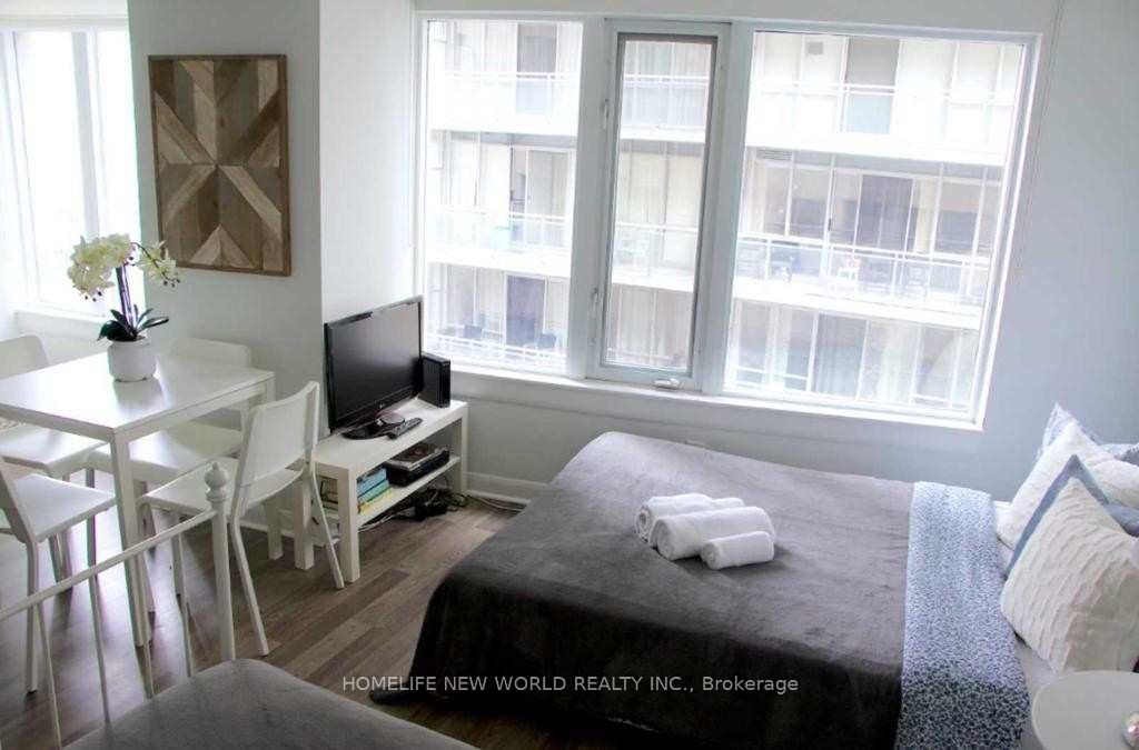 210 Victoria Street 909, Toronto, ON M5B 2R3 photo 2