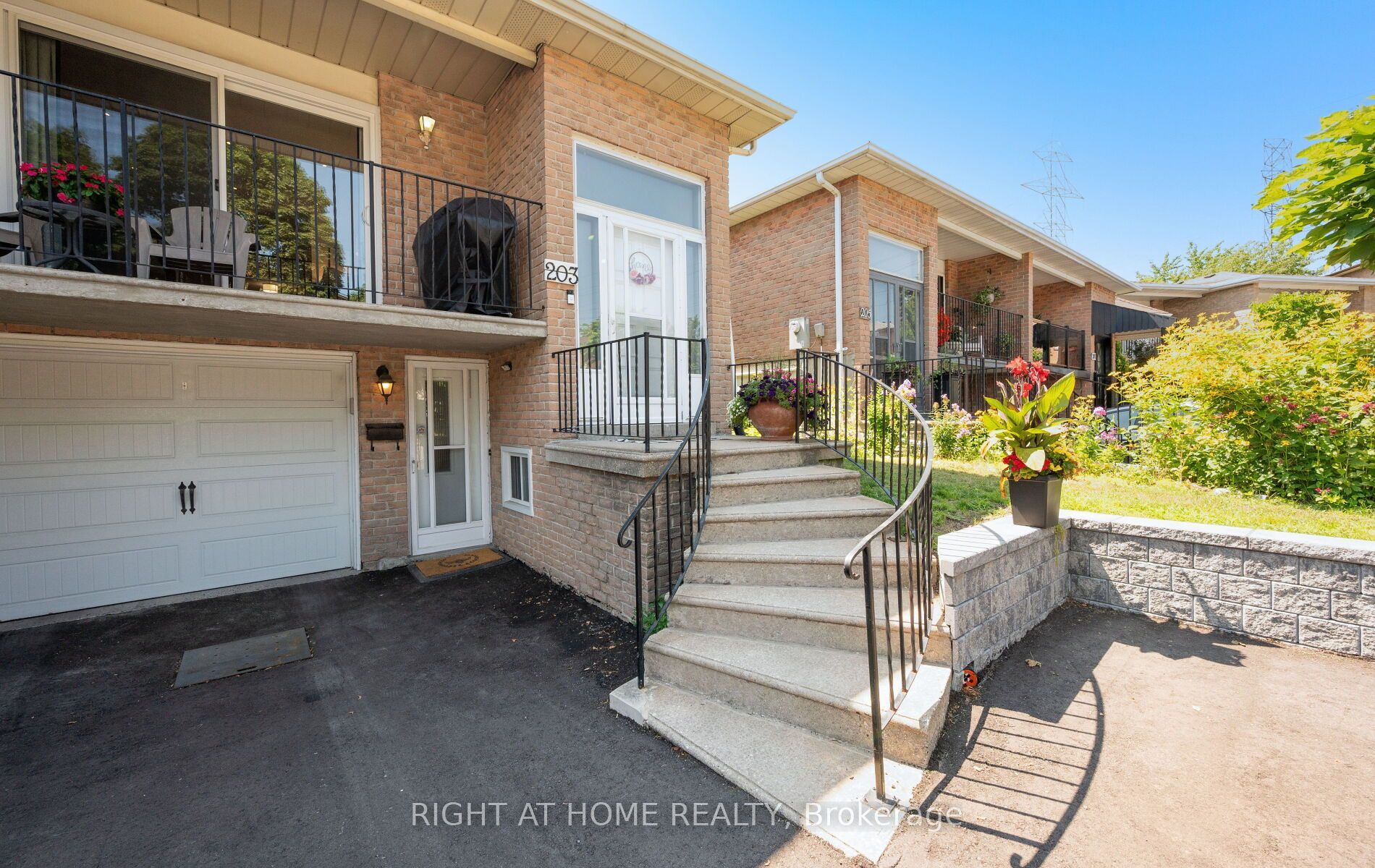 203 Robert Hicks Drive, Toronto, ON M2R 3R3 photo 2