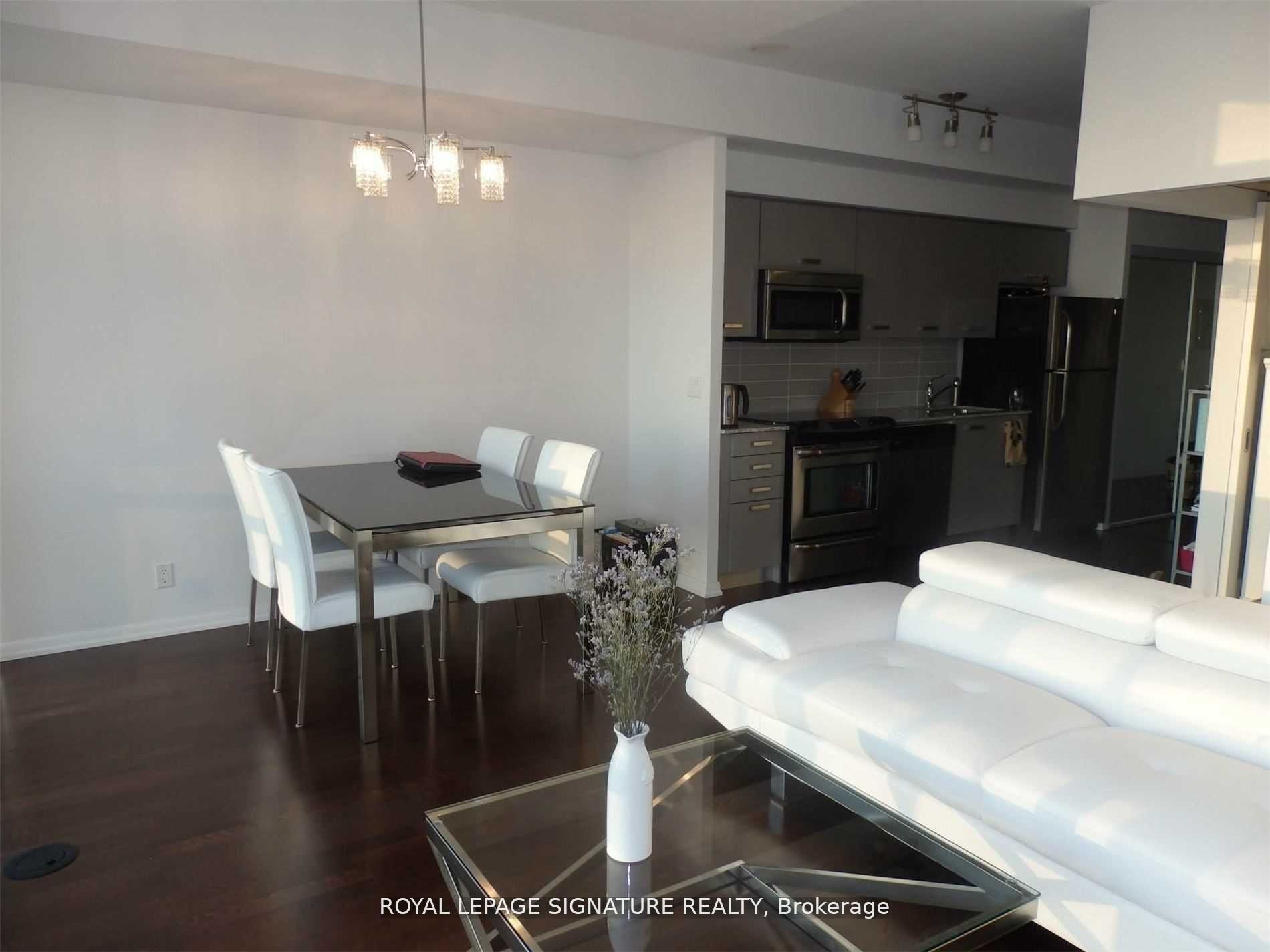 832 Bay Street 2301, Toronto, ON M5S 1Z6 photo 2