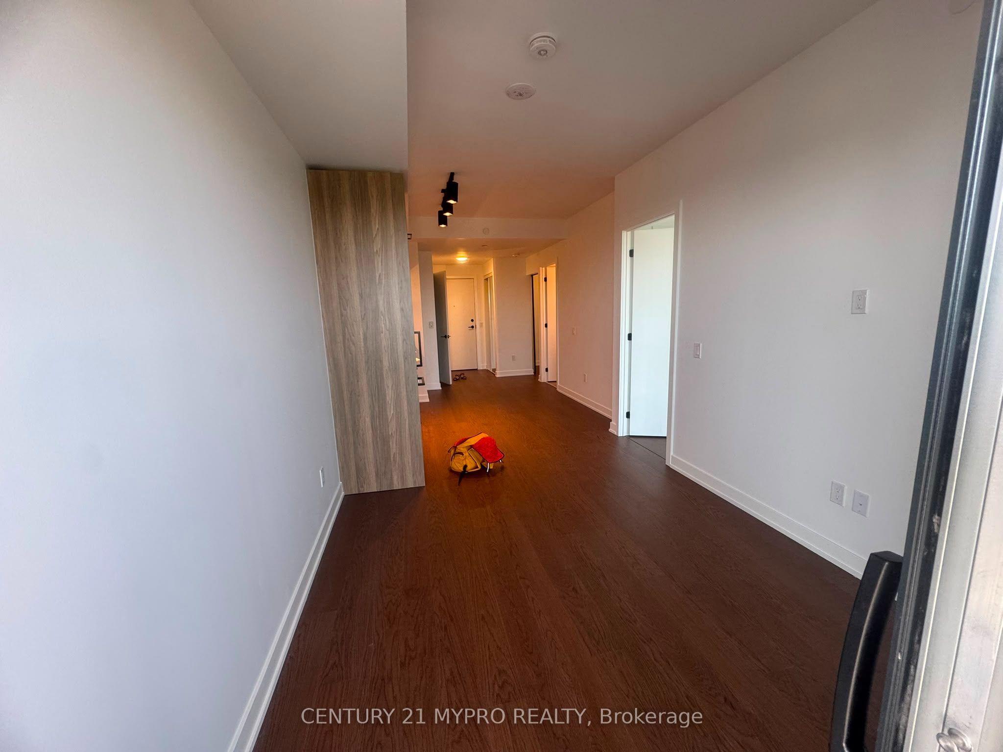 89 Montclair Avenue 1619, Toronto, ON M5P 1P5 photo 2