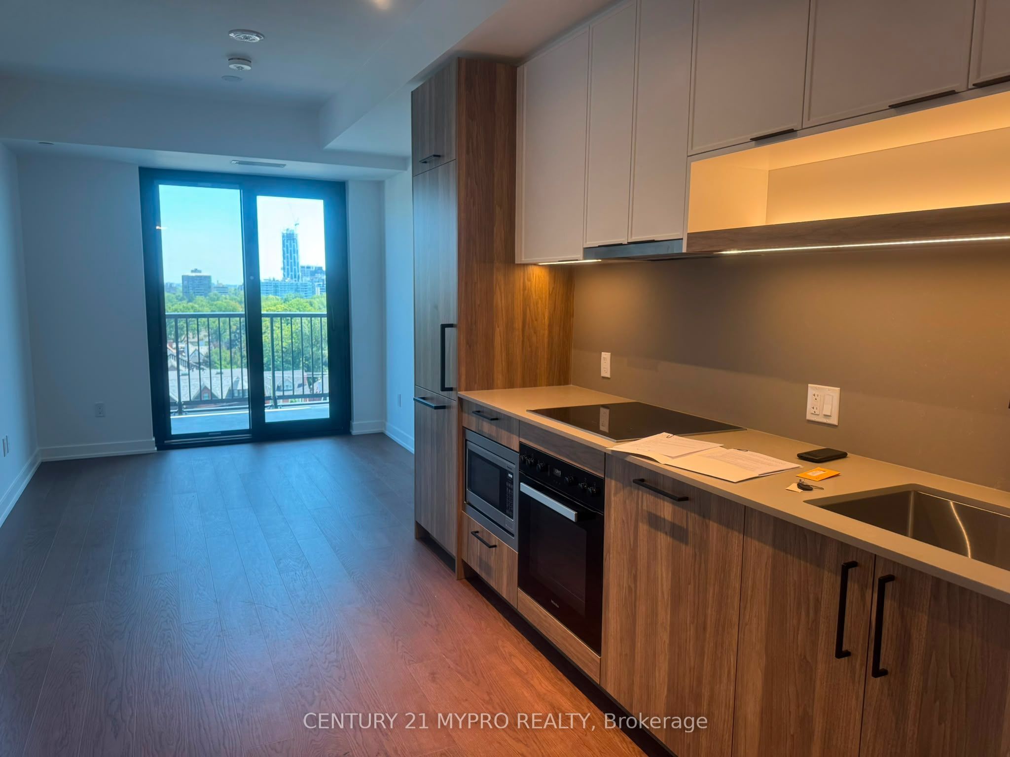 89 Montclair Avenue 1619, Toronto, ON M5P 1P5 photo 3