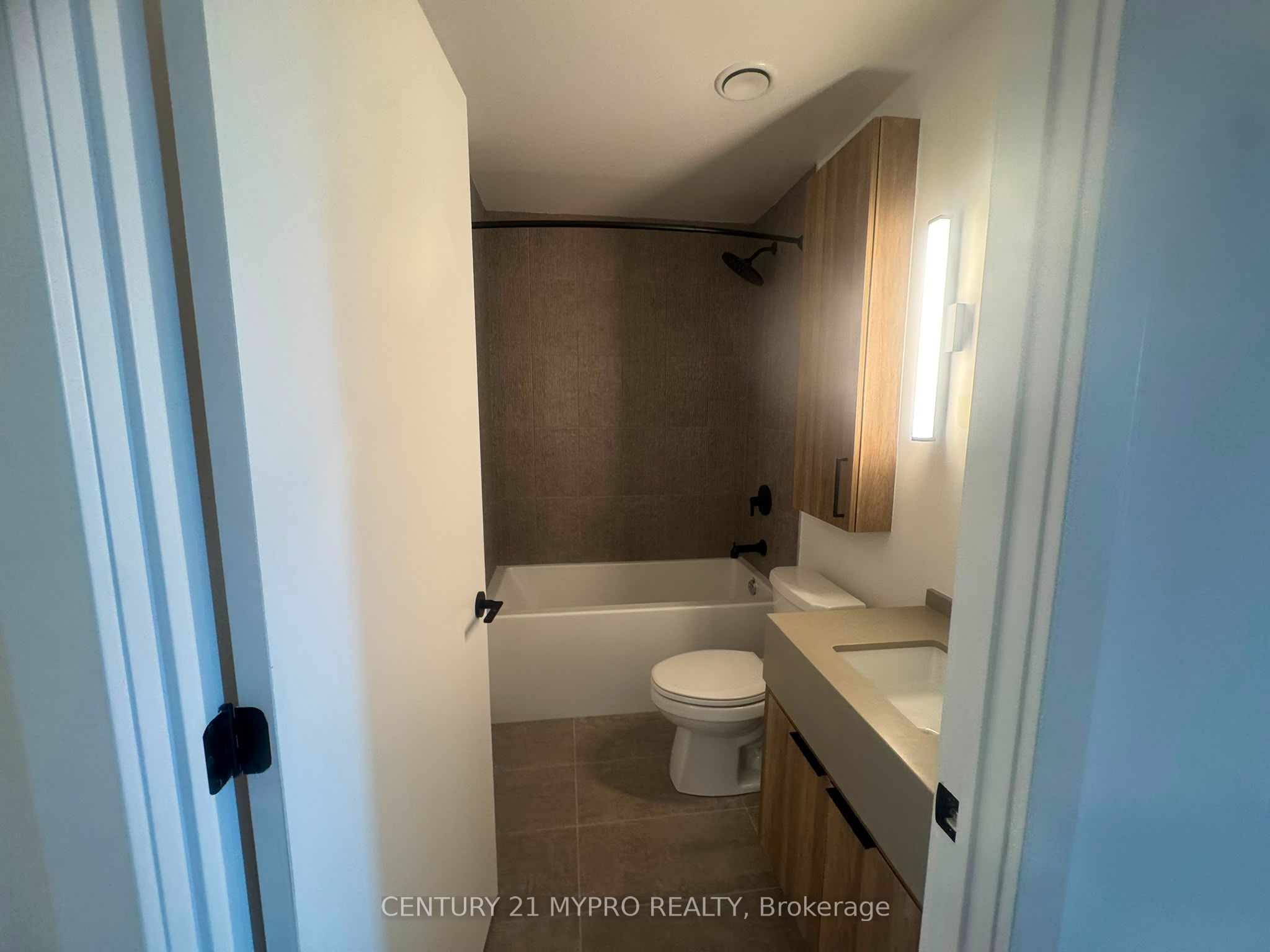 89 Montclair Avenue 1619, Toronto, ON M5P 1P5 photo 4