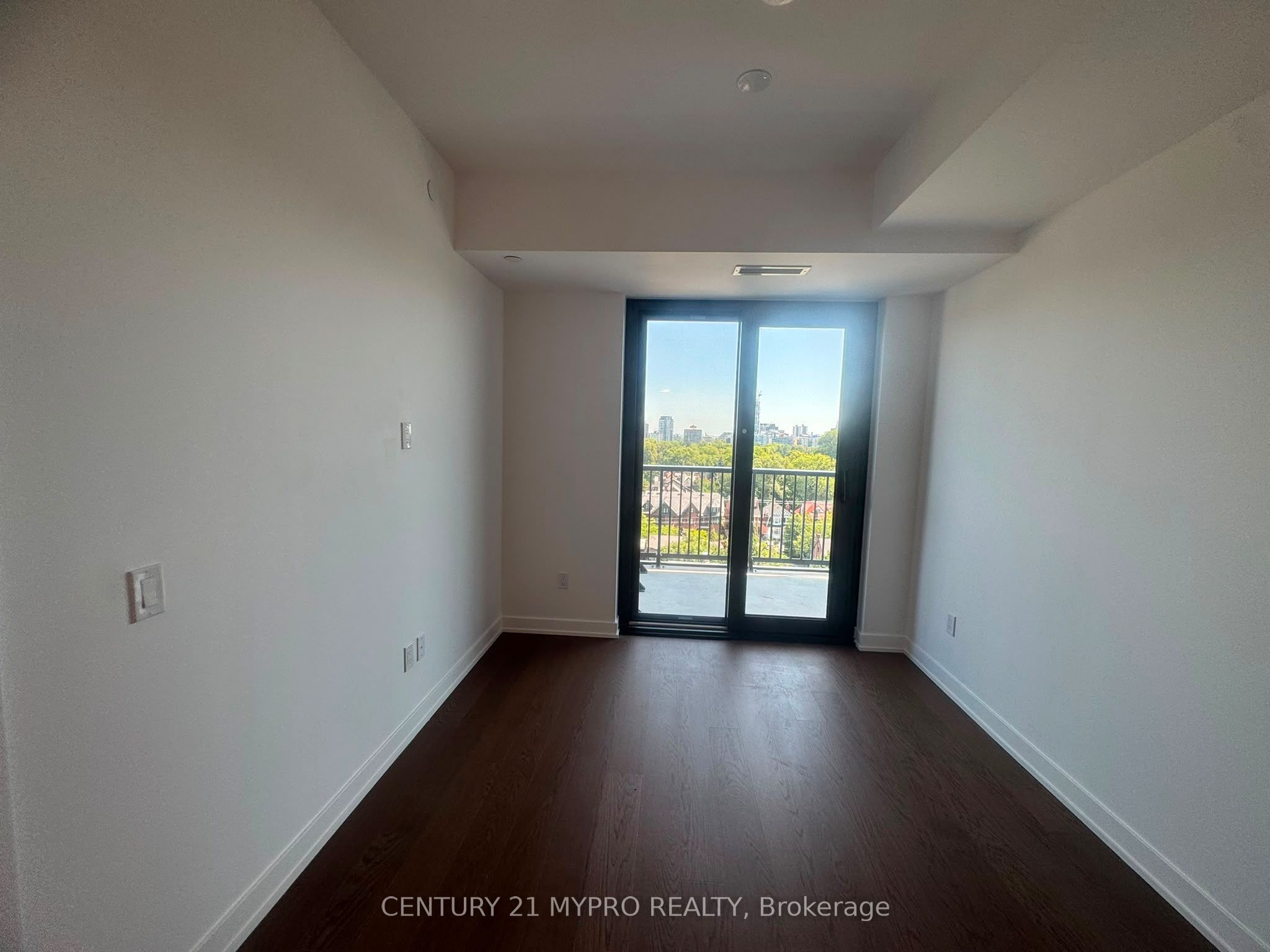 89 Montclair Avenue 1619, Toronto, ON M5P 1P5 photo 5