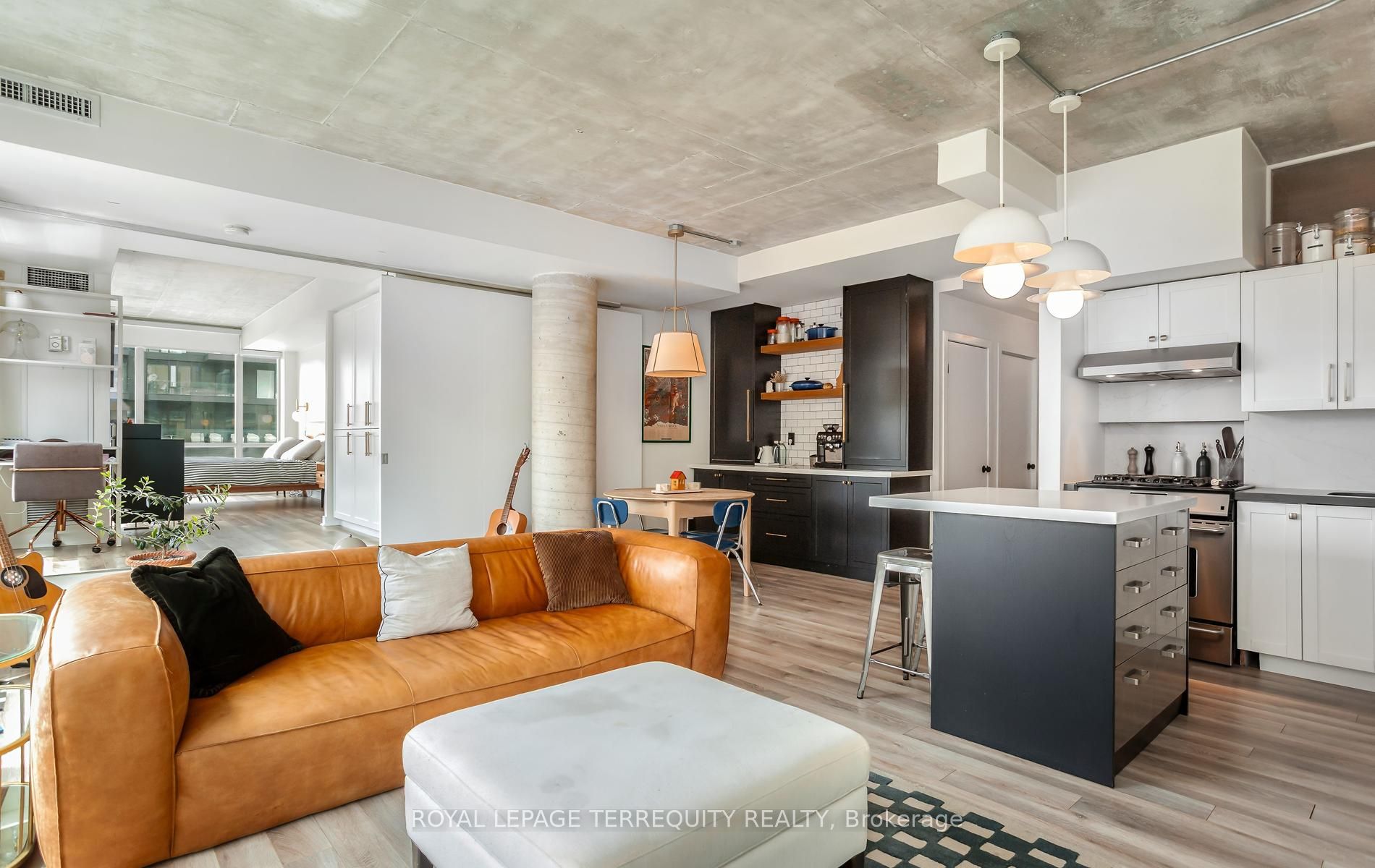 50 Camden Street 704, Toronto, ON M5V 3N1 photo 3