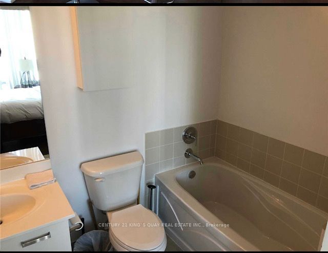 832 Bay Street 3005, Toronto, ON M5S 1Z6 photo 4