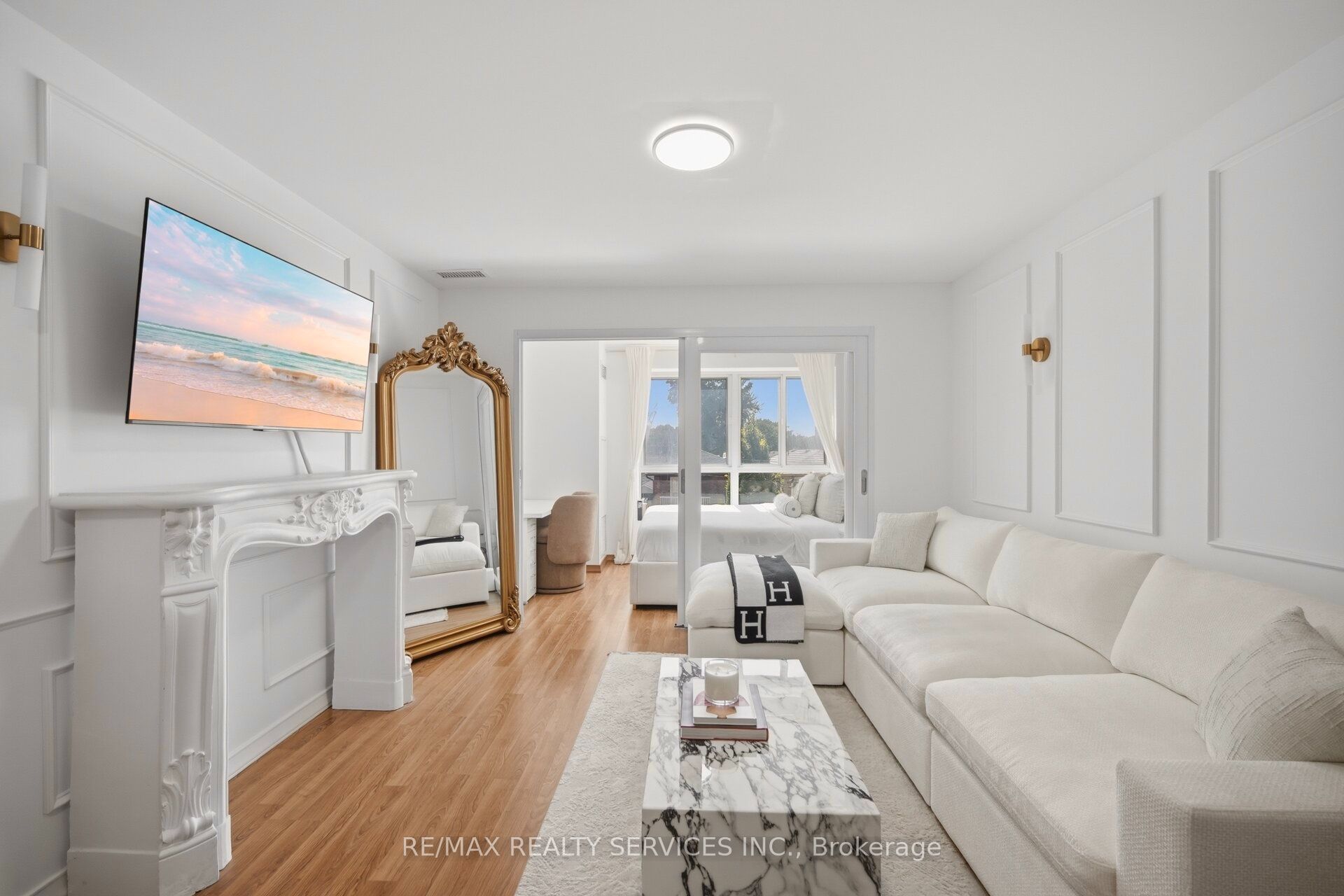 15 Maplewood Avenue 310, Toronto, ON M6C 4B4 photo 2