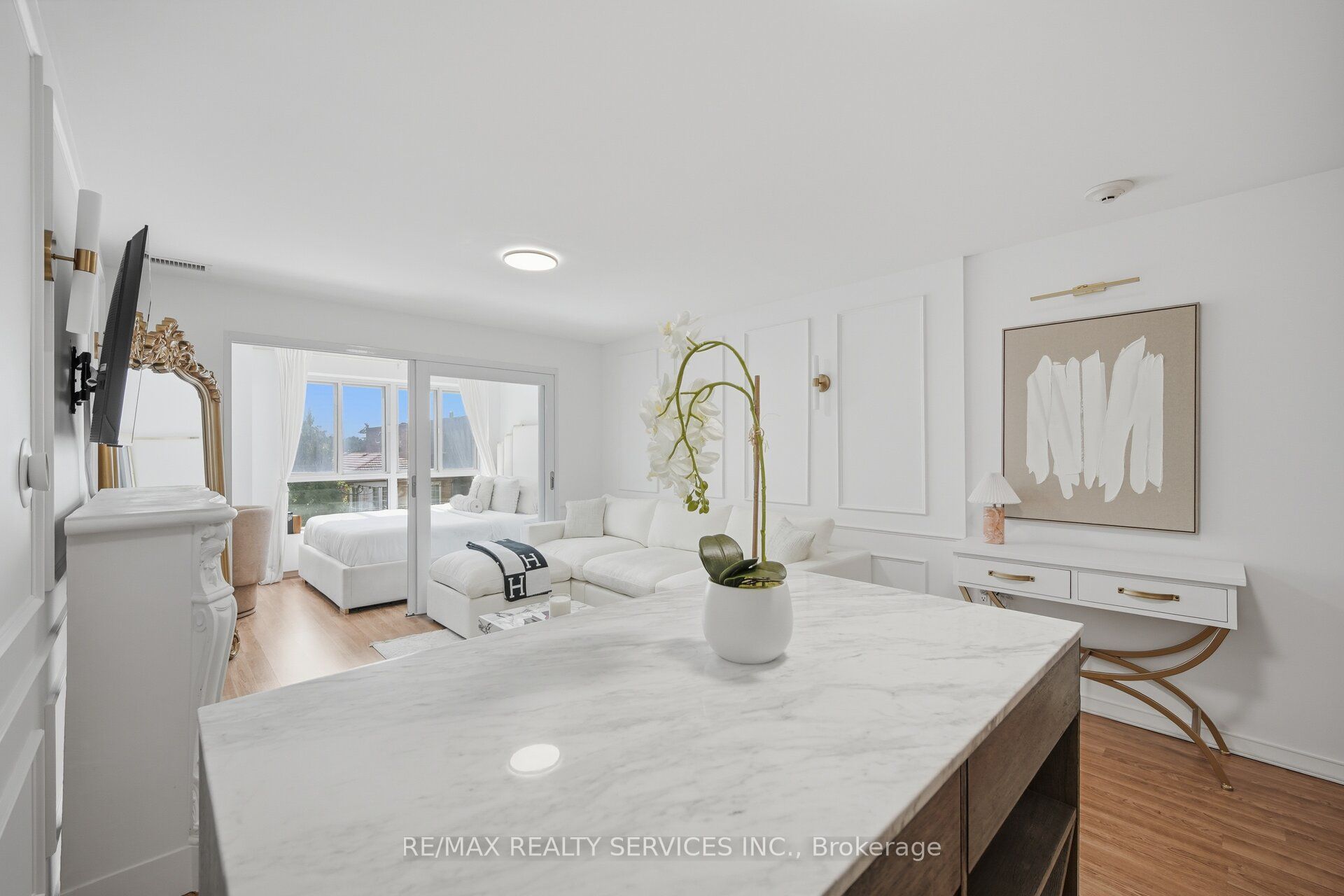15 Maplewood Avenue 310, Toronto, ON M6C 4B4 photo 3