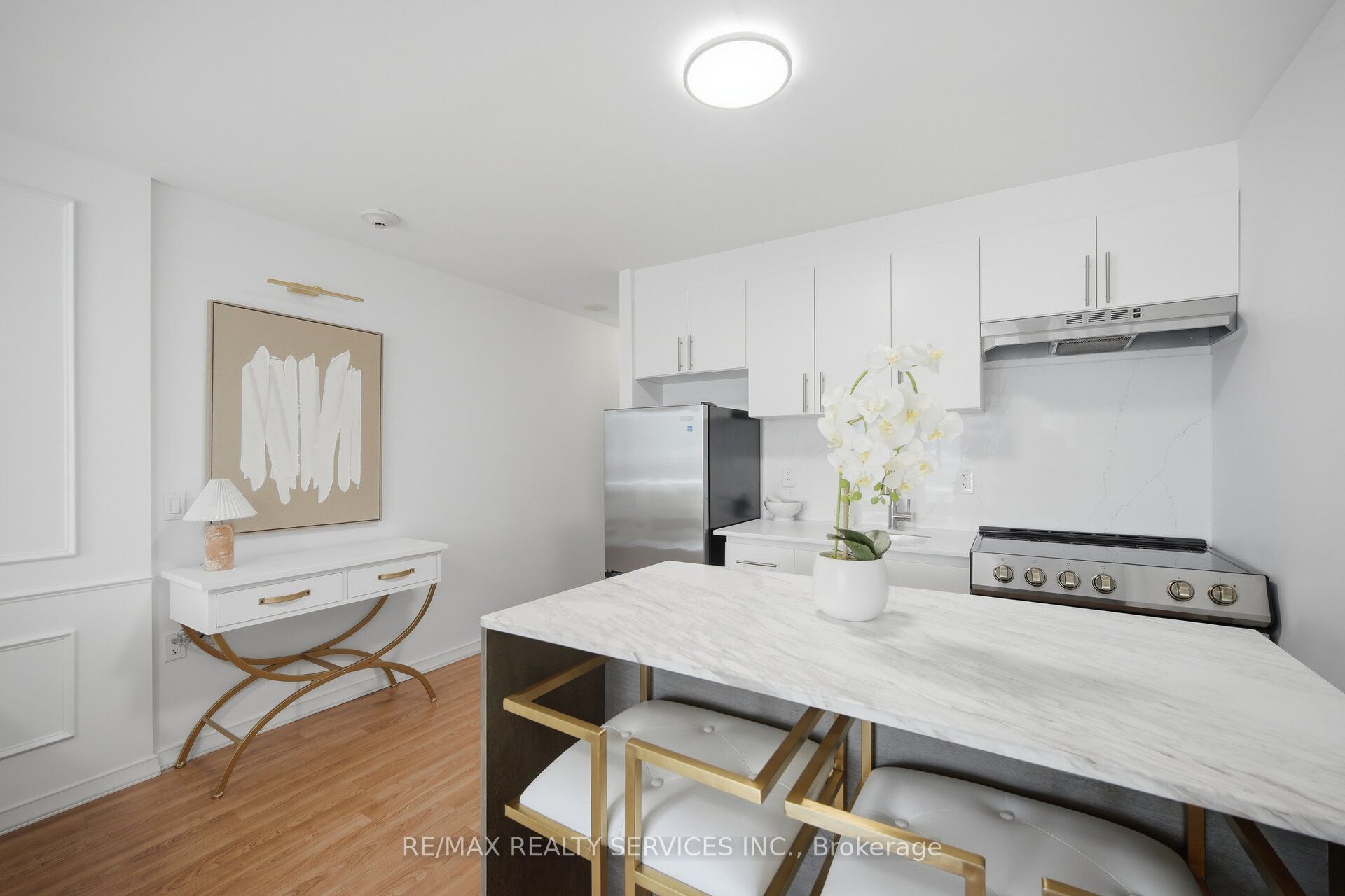 15 Maplewood Avenue 310, Toronto, ON M6C 4B4 photo 5
