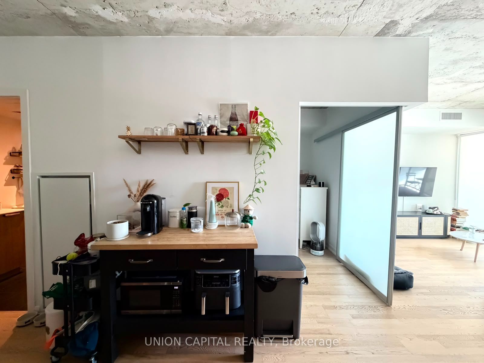 95 Bathurst Street 818, Toronto, ON M5V 0S7