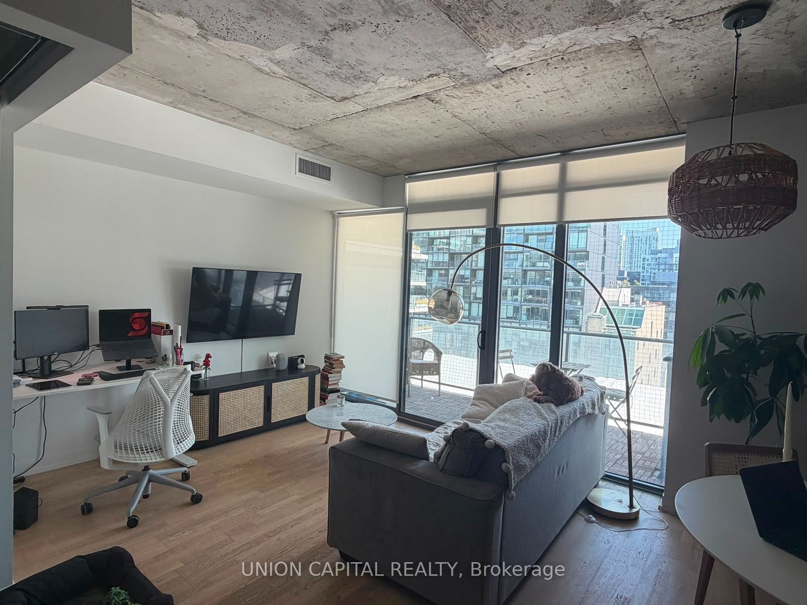95 Bathurst Street 818, Toronto, ON M5V 0S7 photo 3