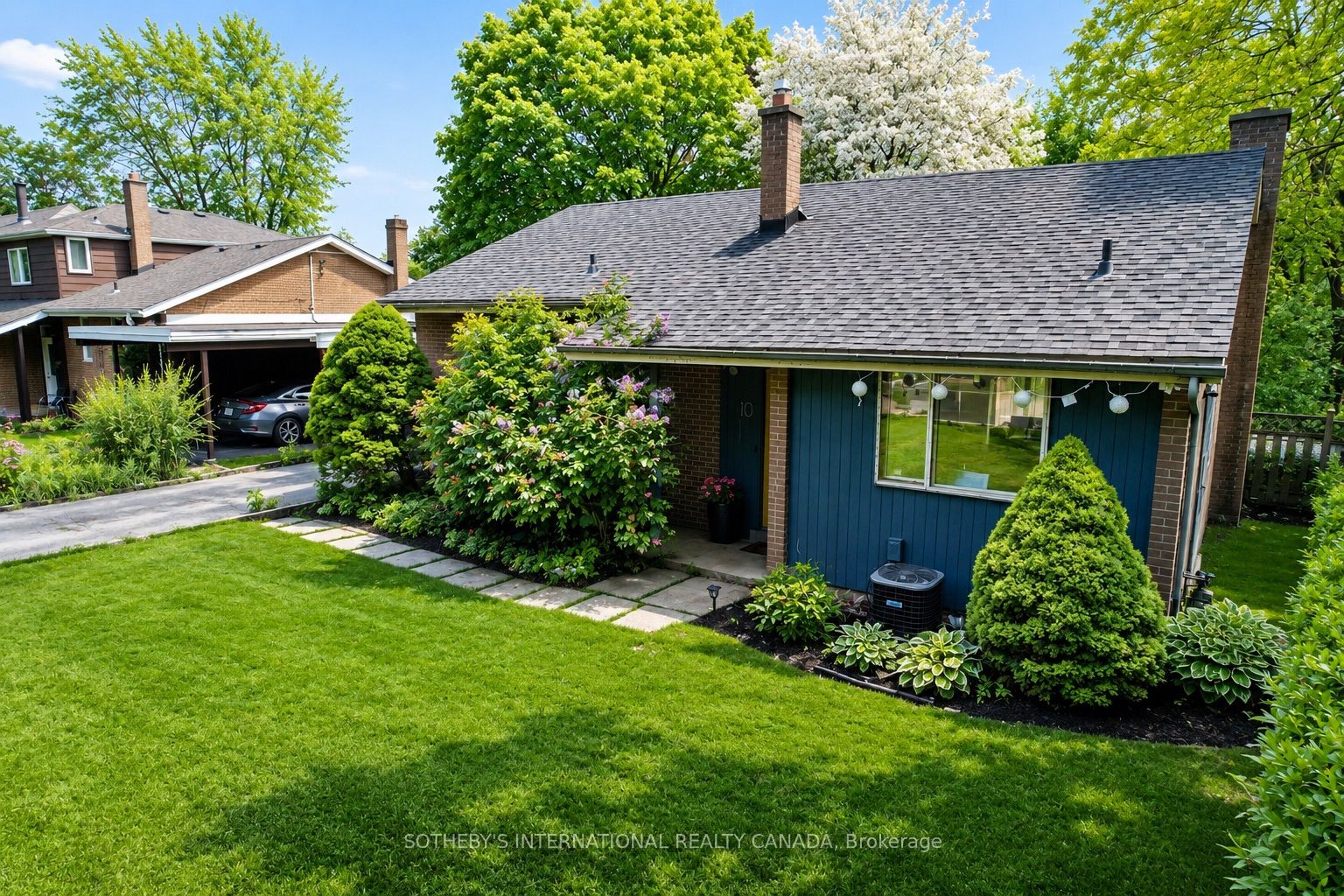 10 Ternhill Crescent, Toronto, ON M3C 2E5