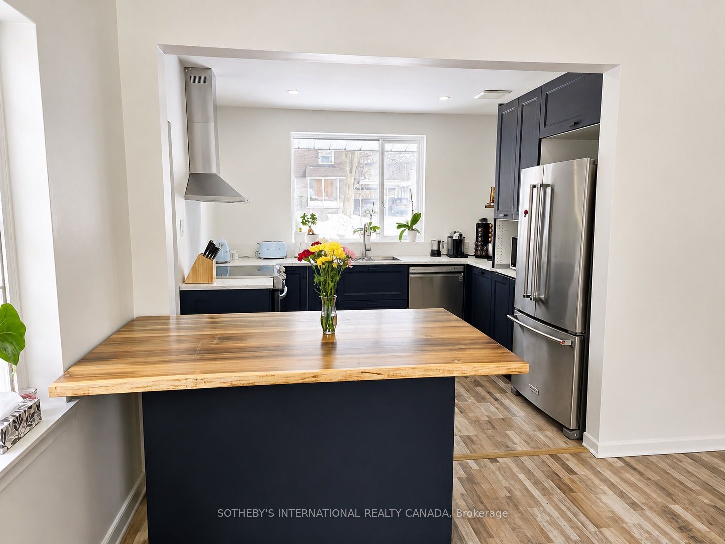 10 Ternhill Crescent, Toronto, ON M3C 2E5 photo 4