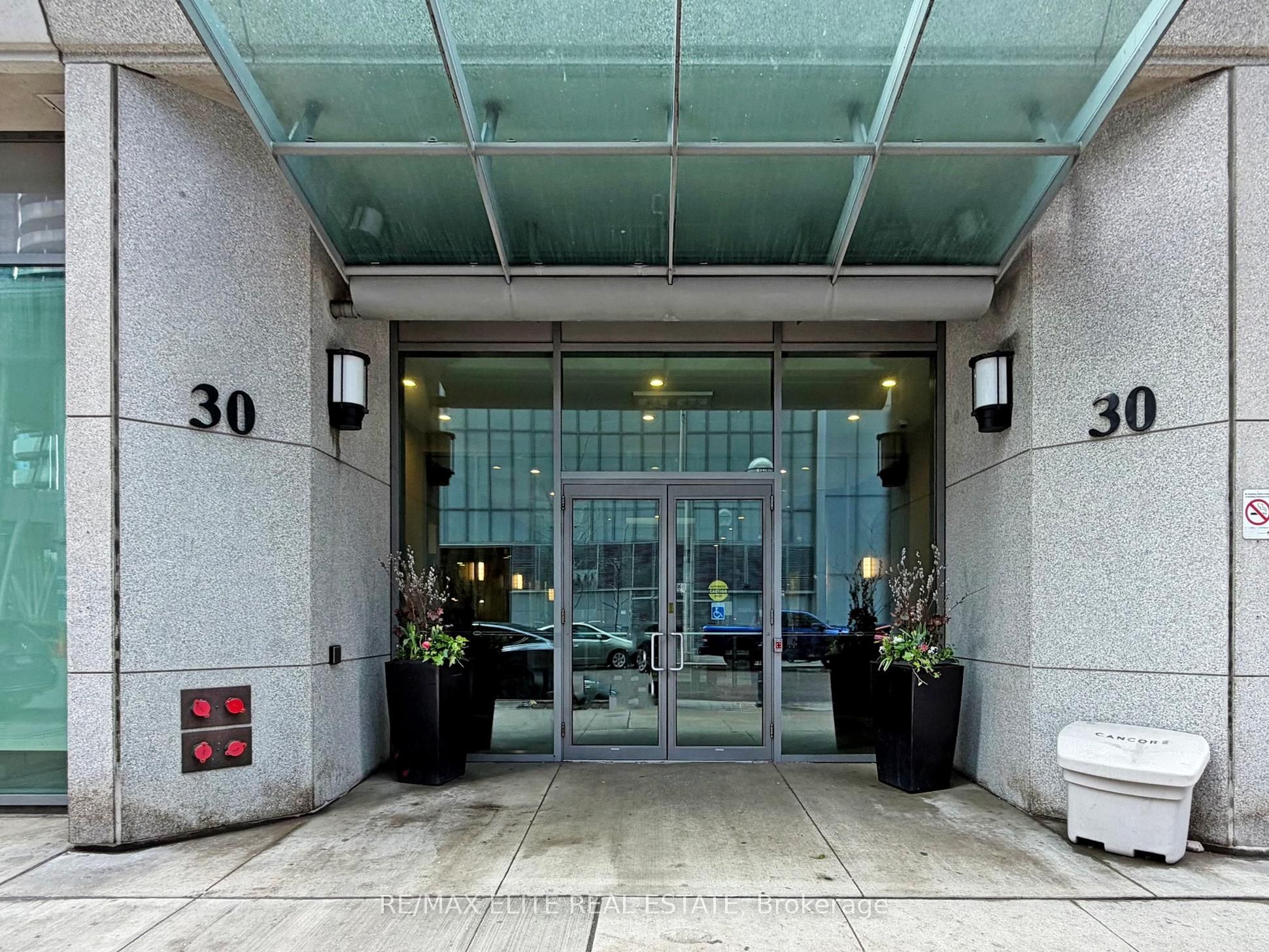 30 Grand Trunk Crescent 1806, Toronto, ON M5J 3A4 photo 2