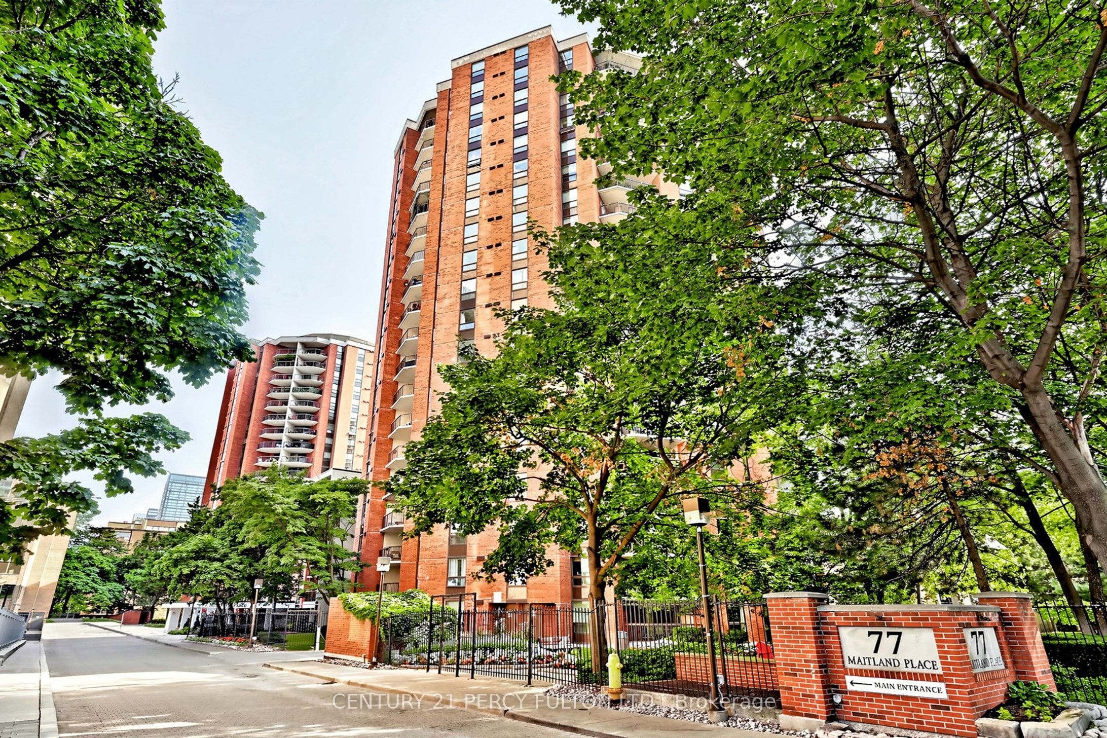 77 Maitland Place 224, Toronto, ON M4Y 2V6 photo 2