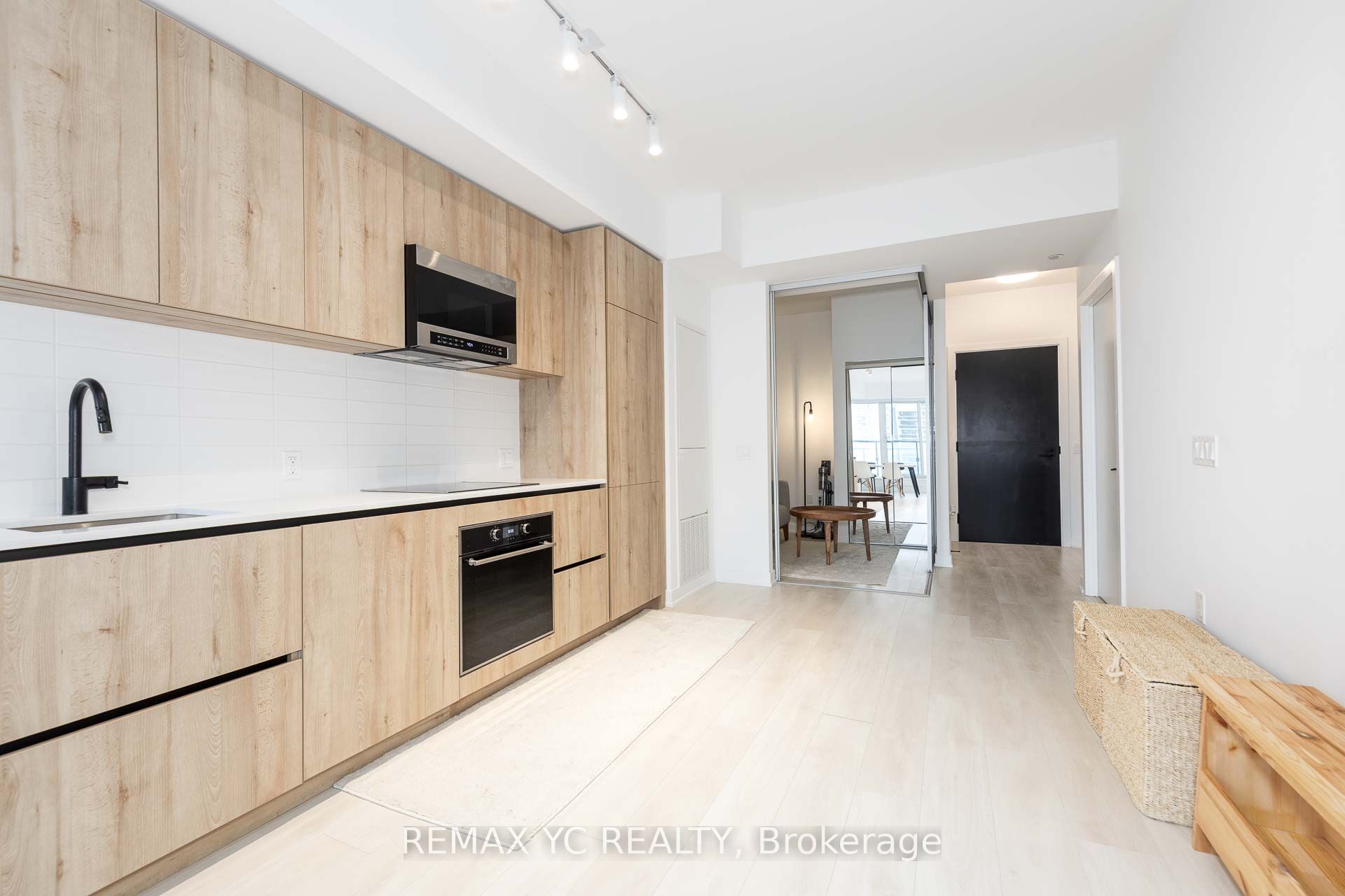 117 Broadway Avenue 703, Toronto, ON M4P 1V3 photo 2