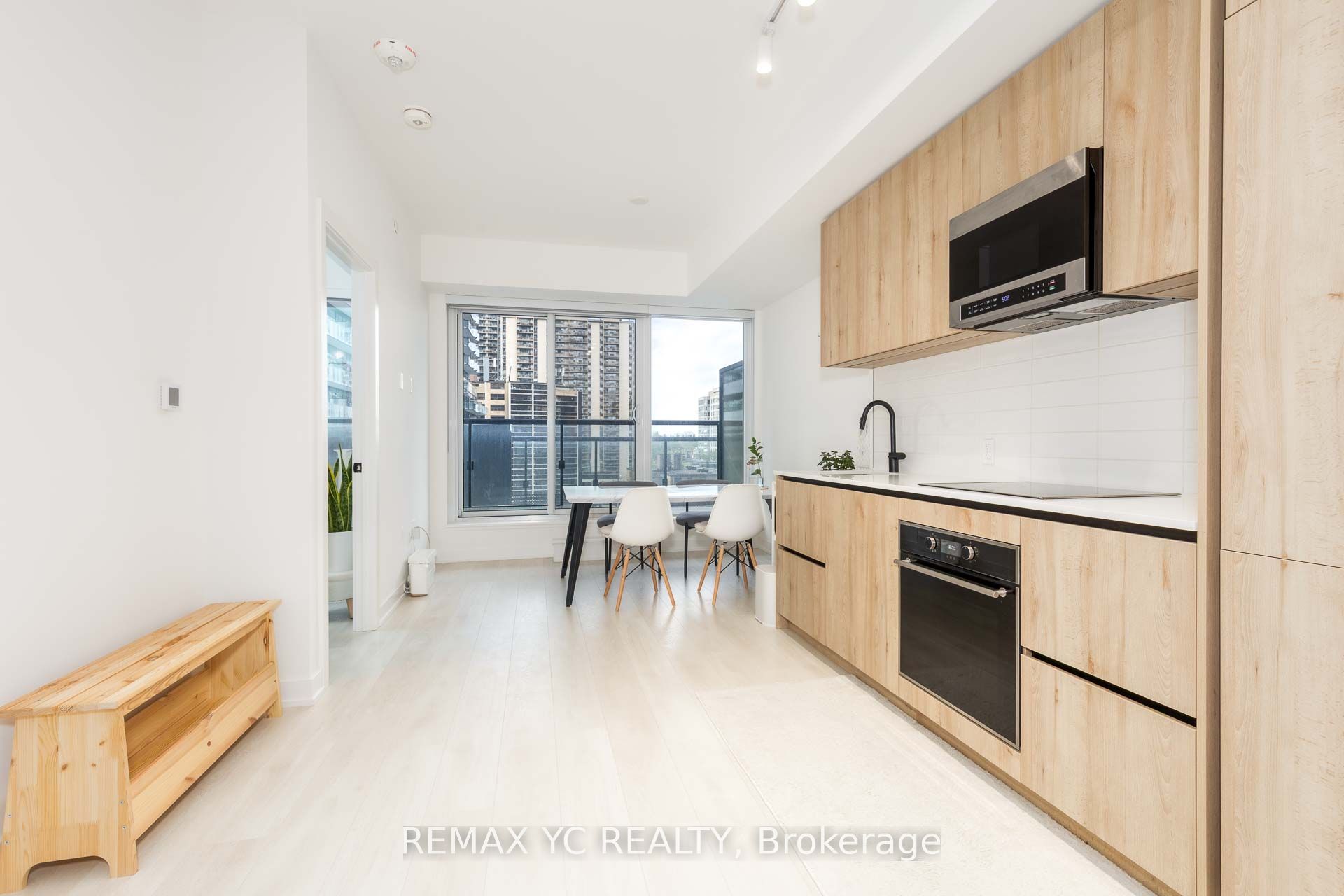 117 Broadway Avenue 703, Toronto, ON M4P 1V3 photo 3