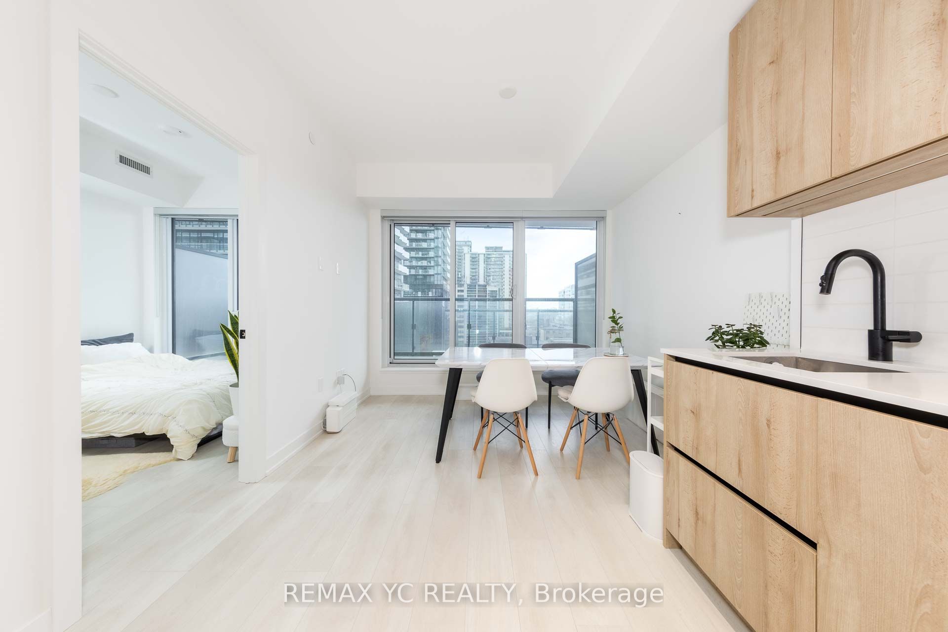 117 Broadway Avenue 703, Toronto, ON M4P 1V3 photo 4