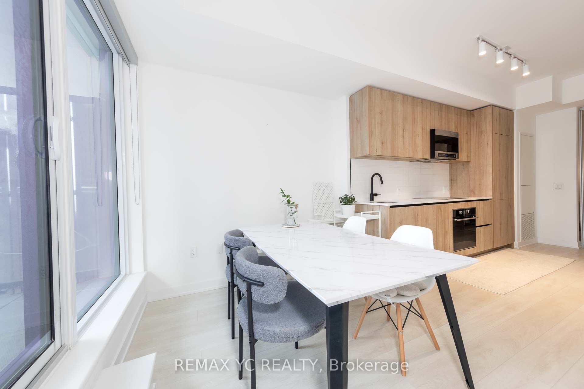 117 Broadway Avenue 703, Toronto, ON M4P 1V3 photo 5