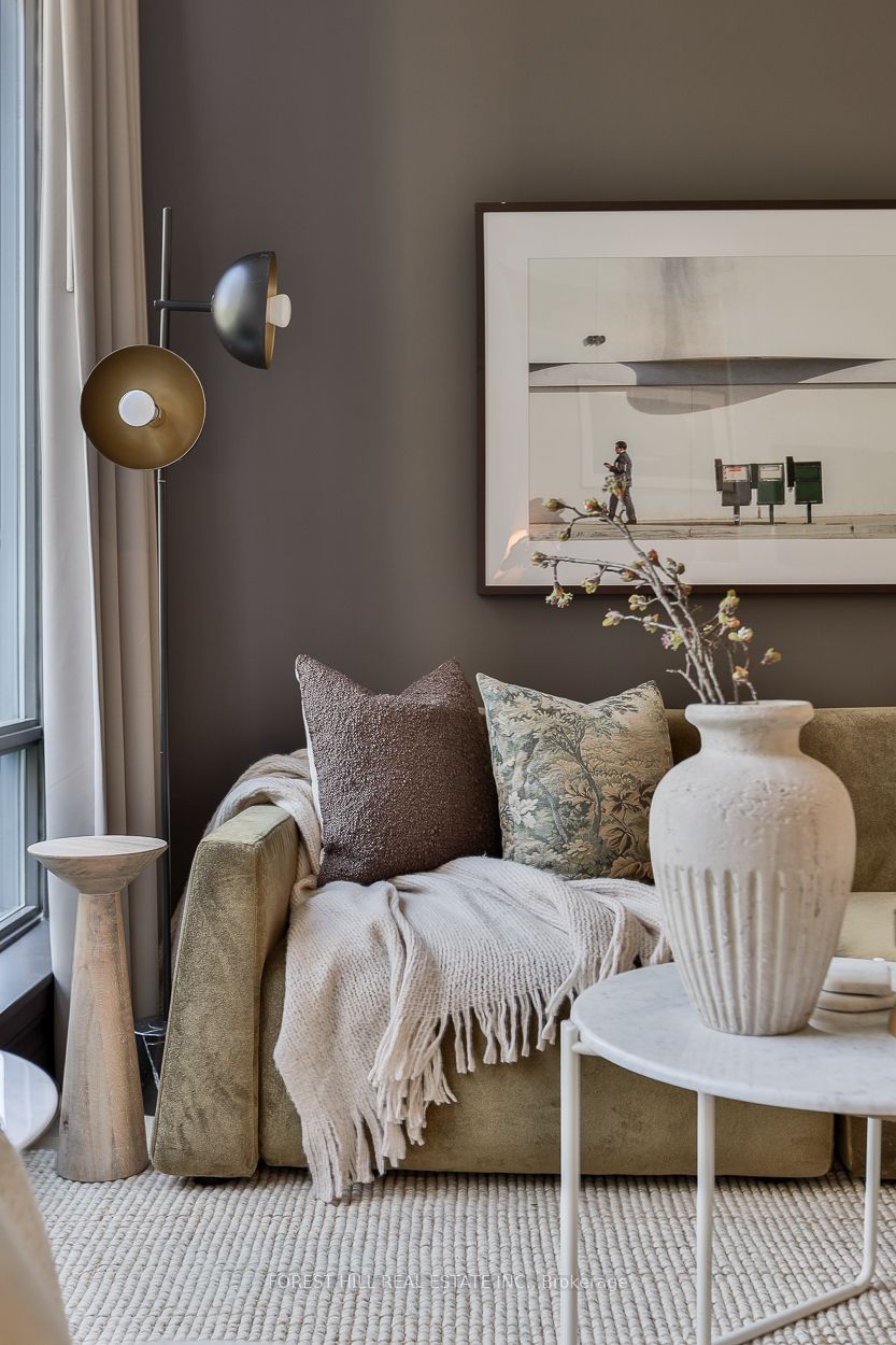 21 Scollard Street 512, Toronto, ON M5R 1G1 photo 5