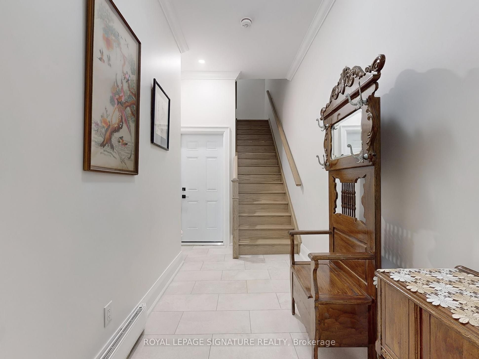 28 Beaconsfield Avenue 3, Toronto, ON M6J 3H9 photo 2