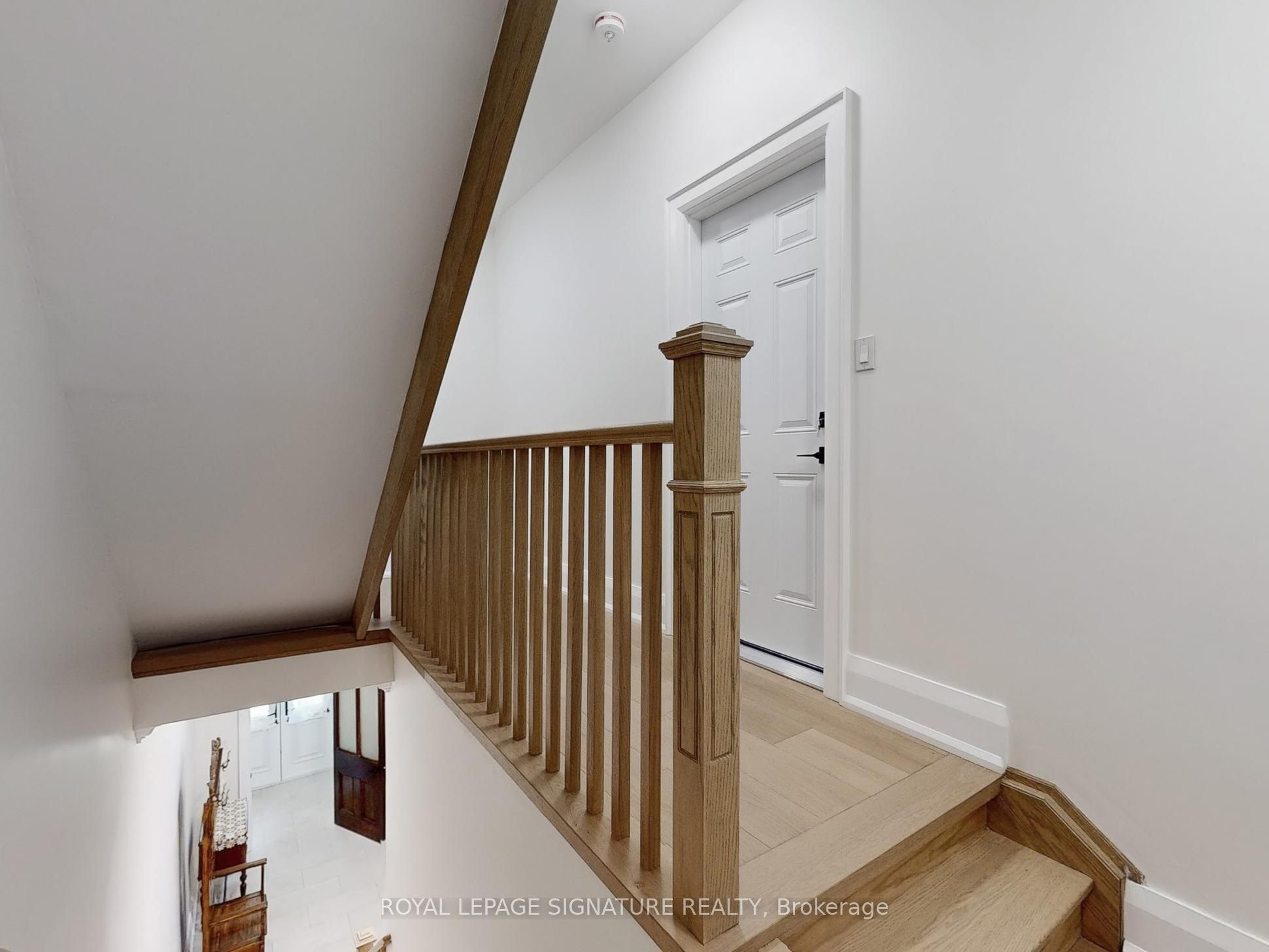28 Beaconsfield Avenue 3, Toronto, ON M6J 3H9 photo 4
