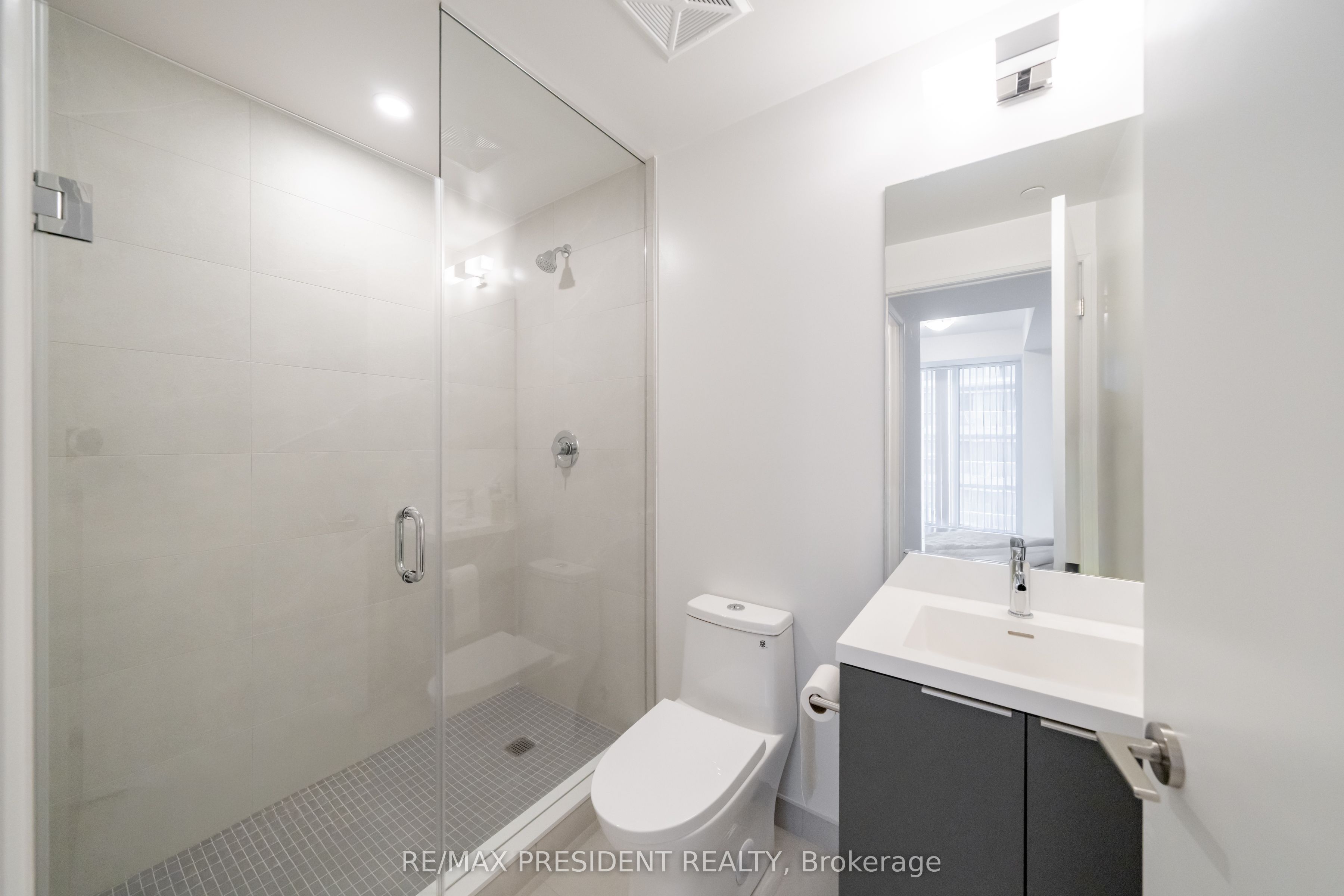 400 King Street W 610, Toronto, ON M5V 1K2 photo 3