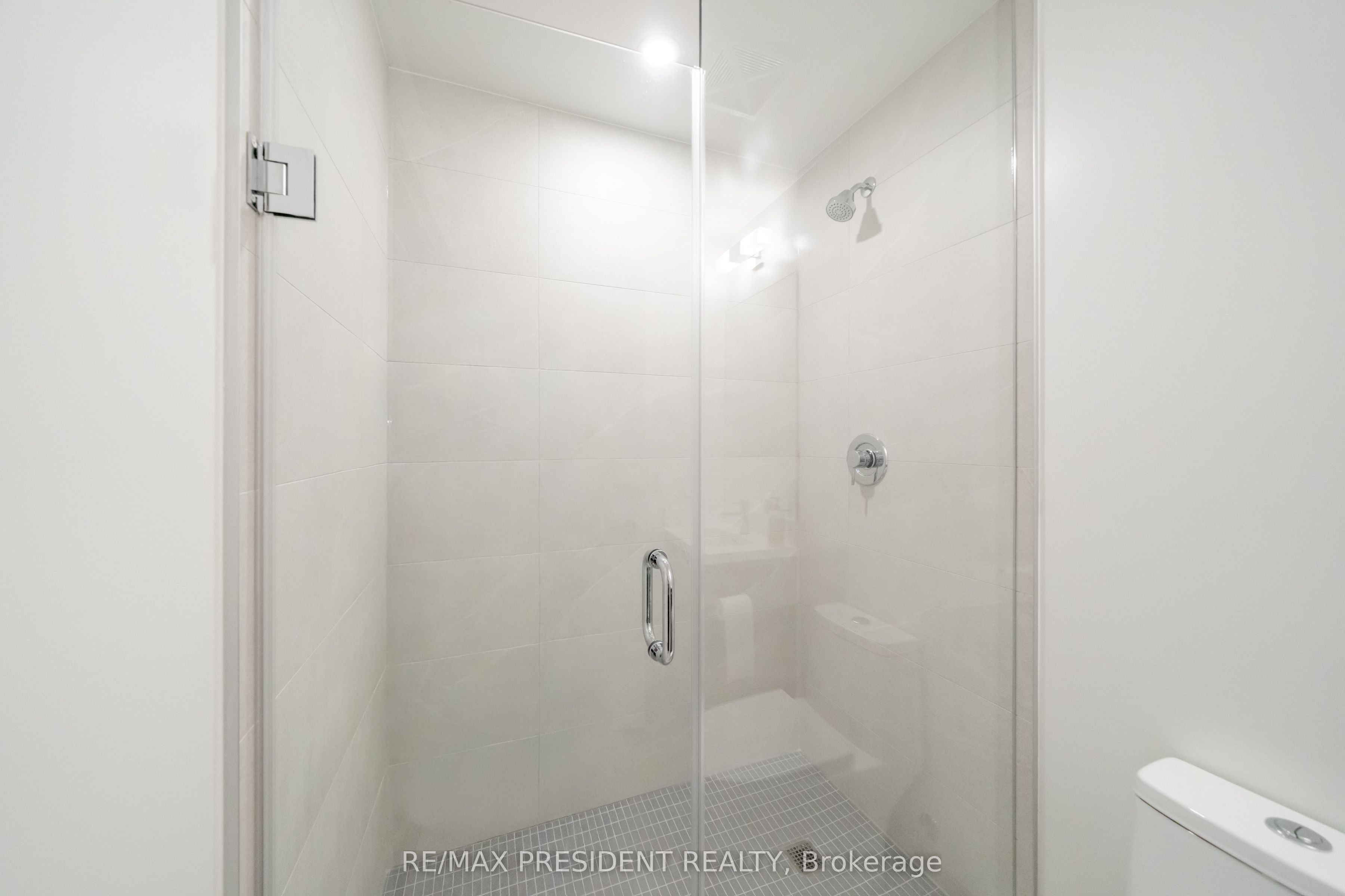 400 King Street W 610, Toronto, ON M5V 1K2 photo 4