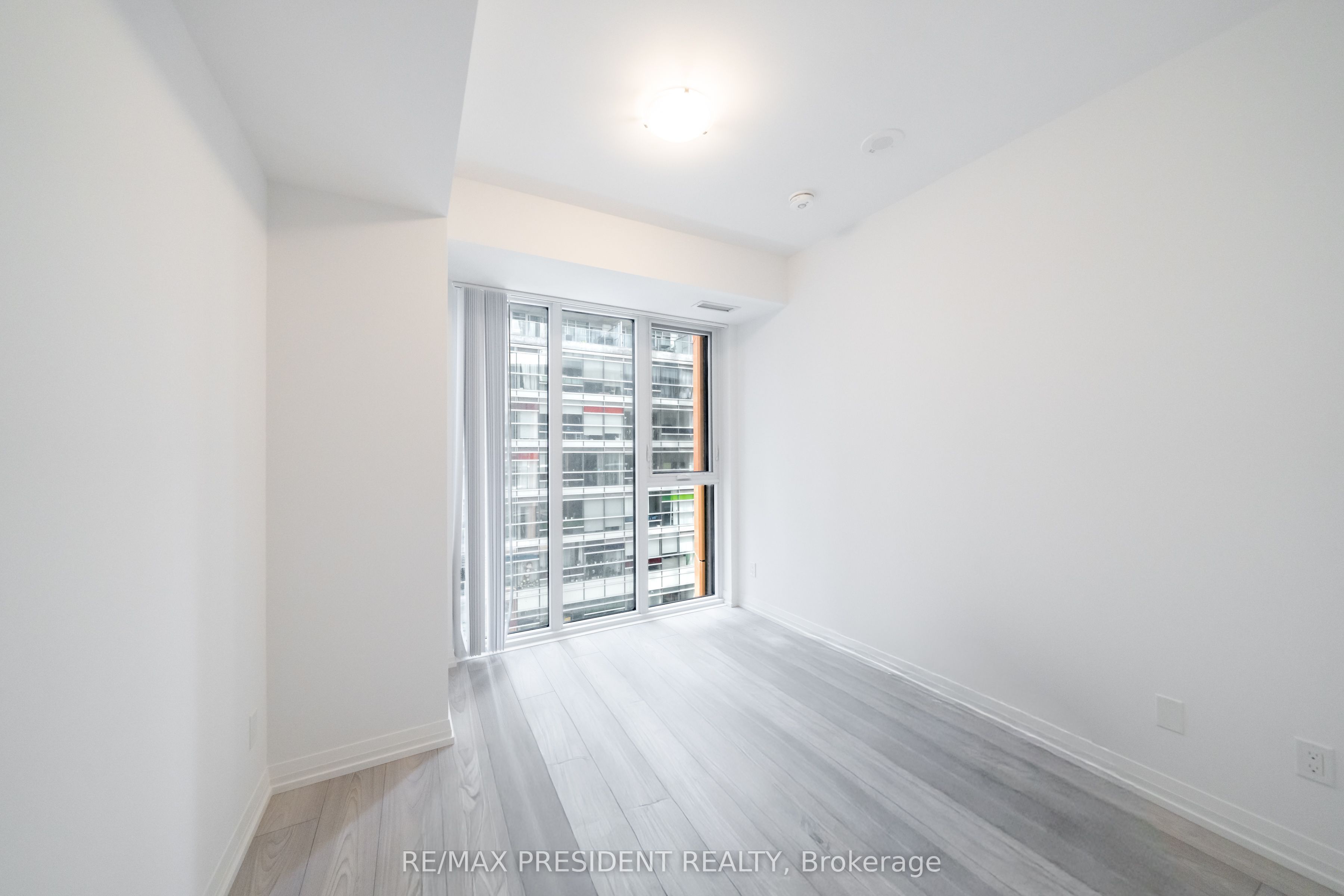 400 King Street W 610, Toronto, ON M5V 1K2 photo 5