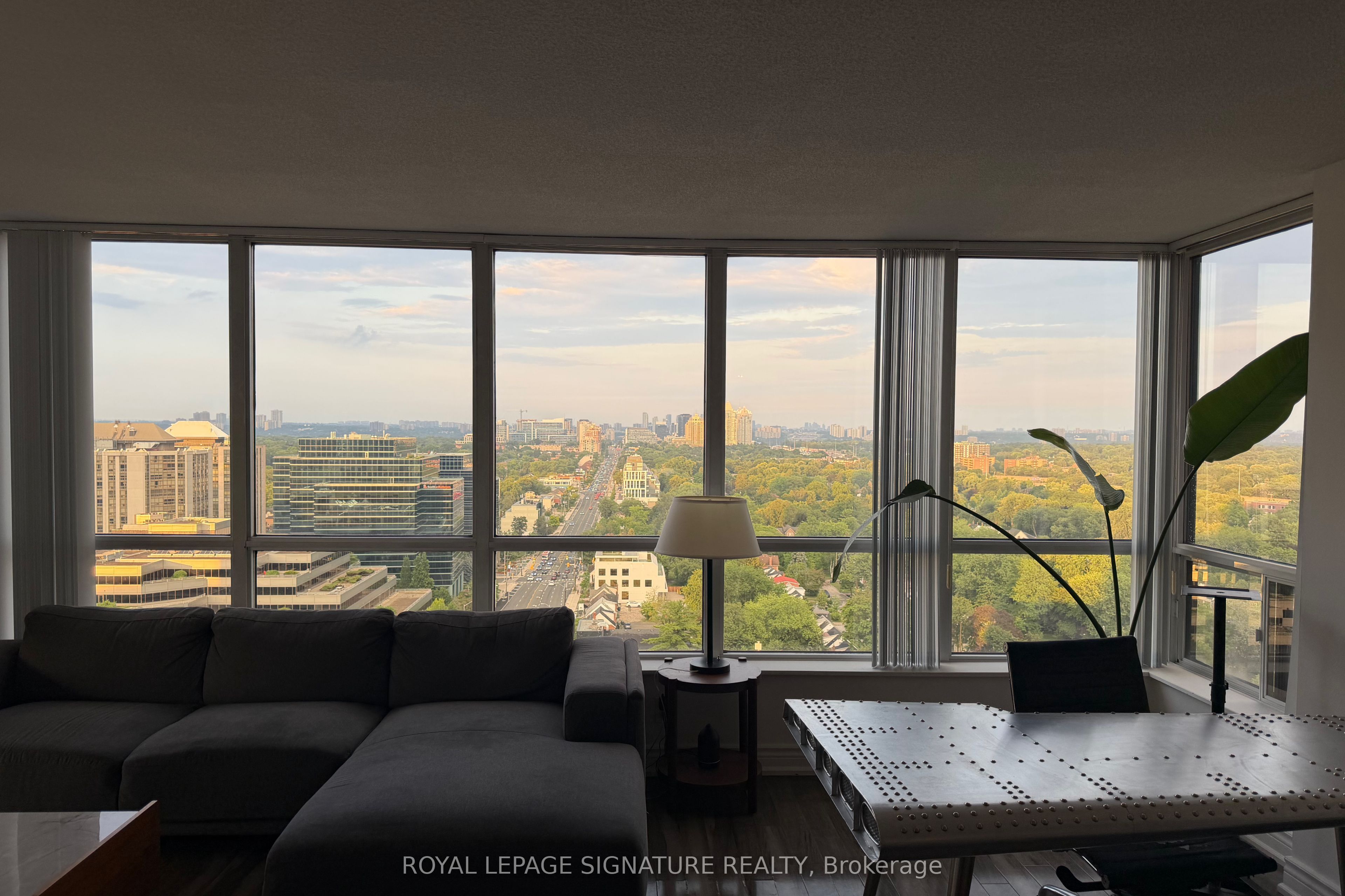 33 Sheppard Avenue E 2210, Toronto, ON M2N 7K1 photo 2