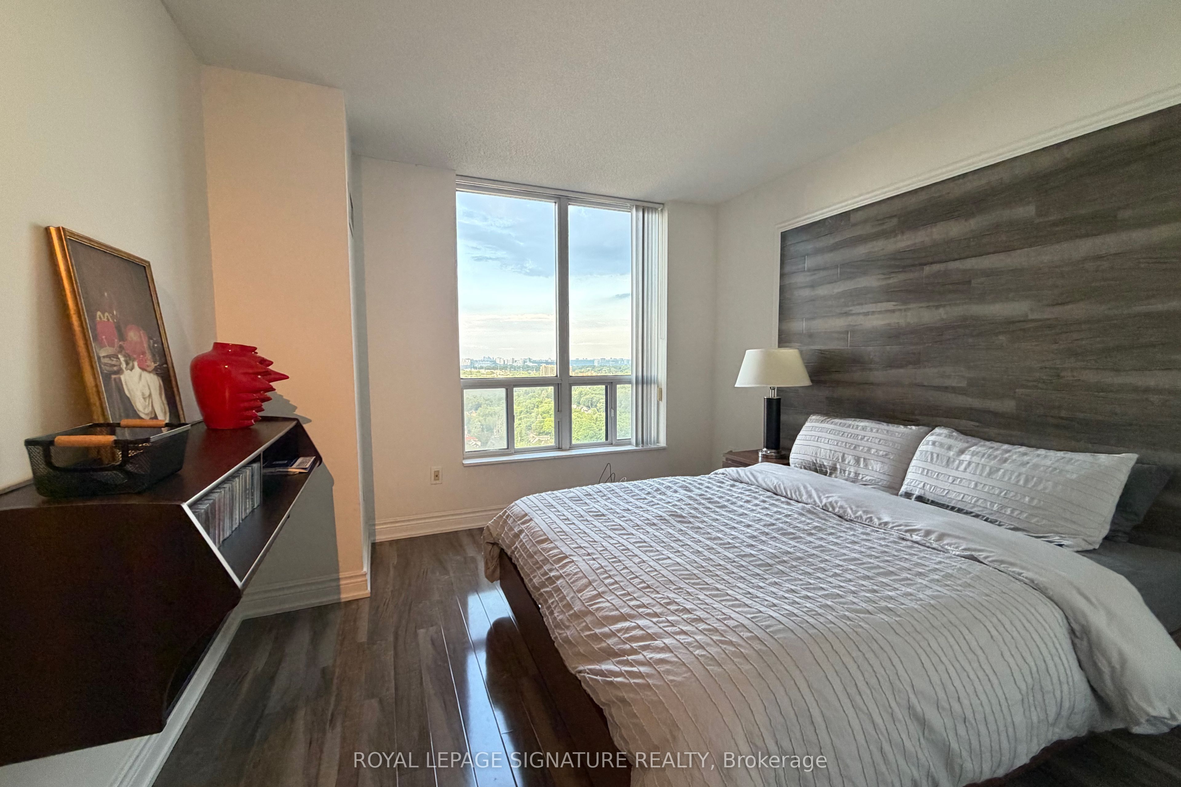 33 Sheppard Avenue E 2210, Toronto, ON M2N 7K1 photo 4