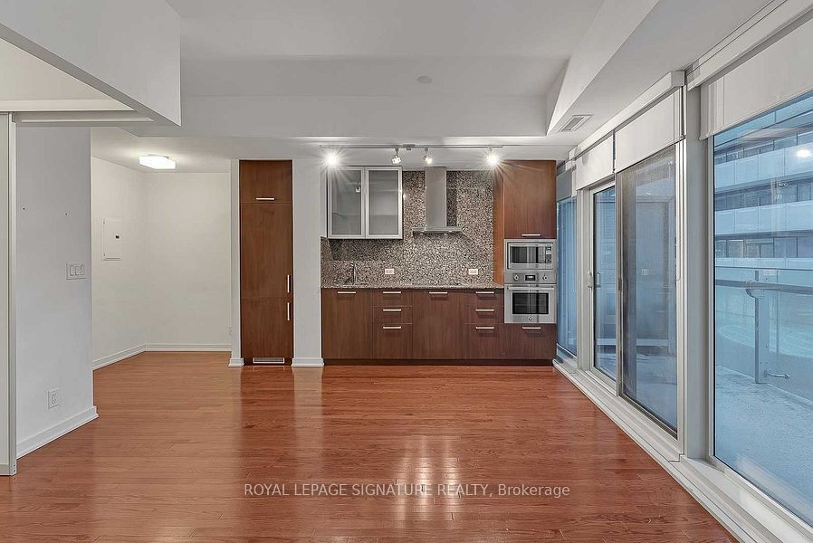 12 York Street 311, Toronto, ON M5J 0A9 photo 5