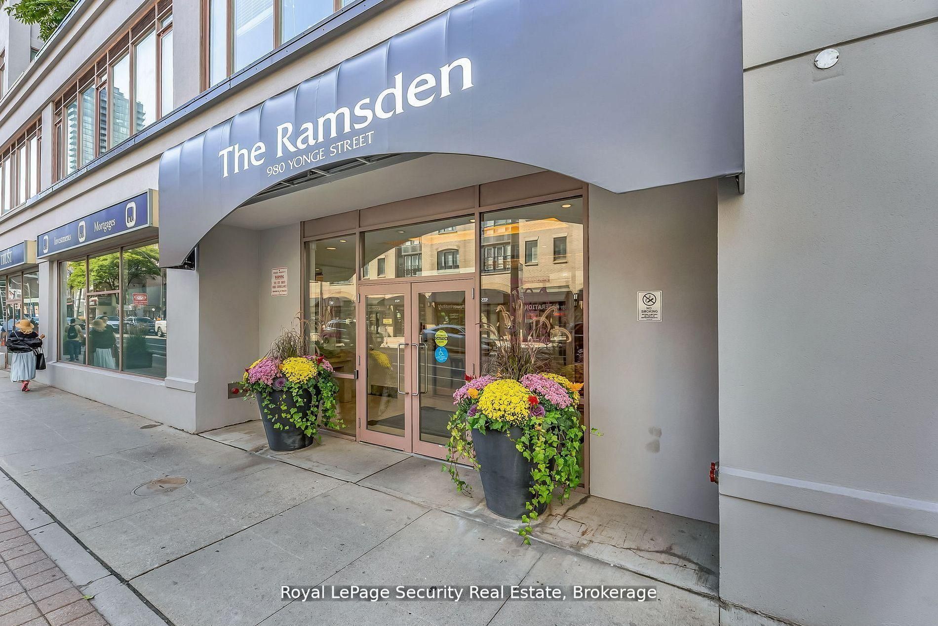 980 Yonge Street 403, Toronto, ON M4W 3V8 photo 2