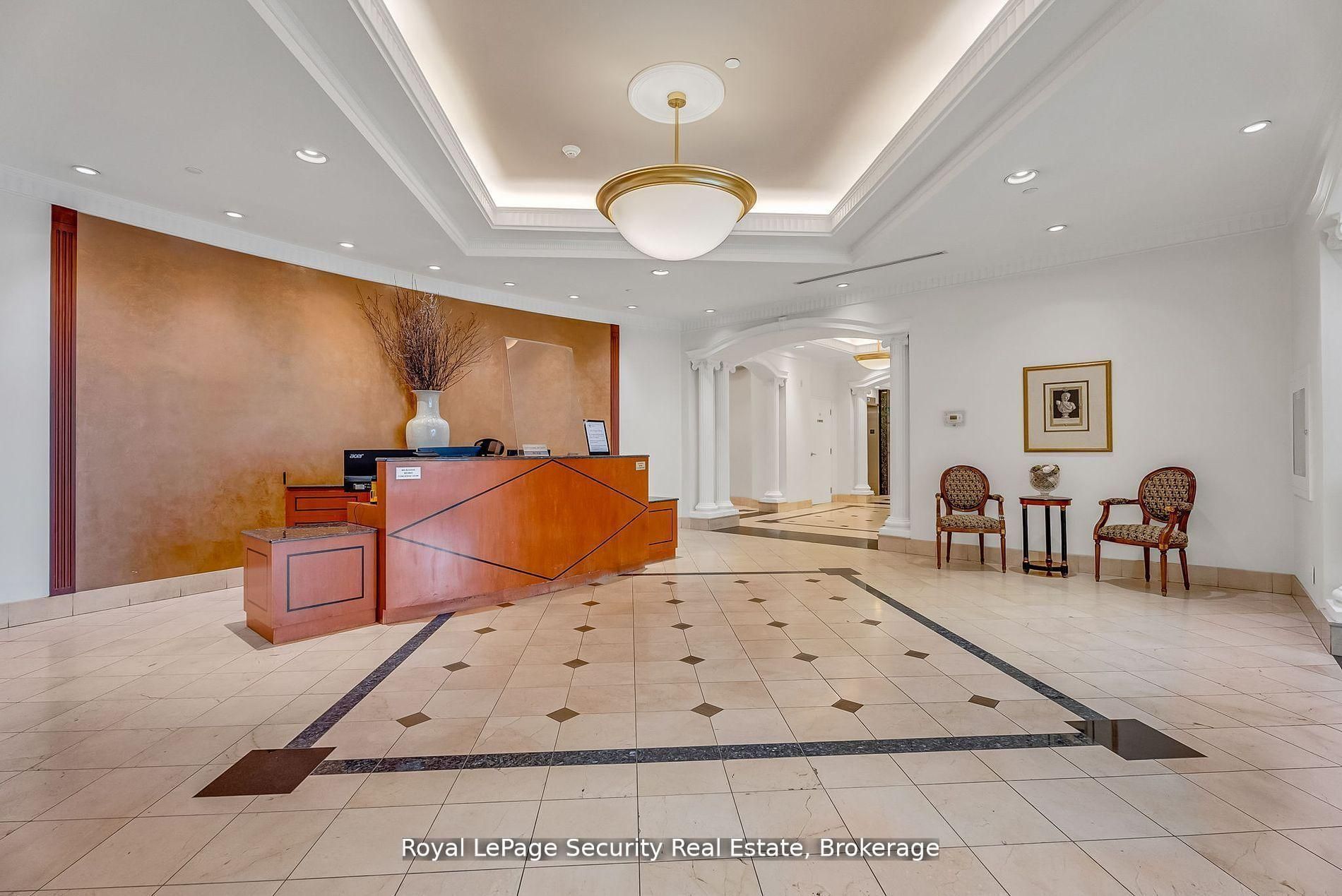 980 Yonge Street 403, Toronto, ON M4W 3V8 photo 3
