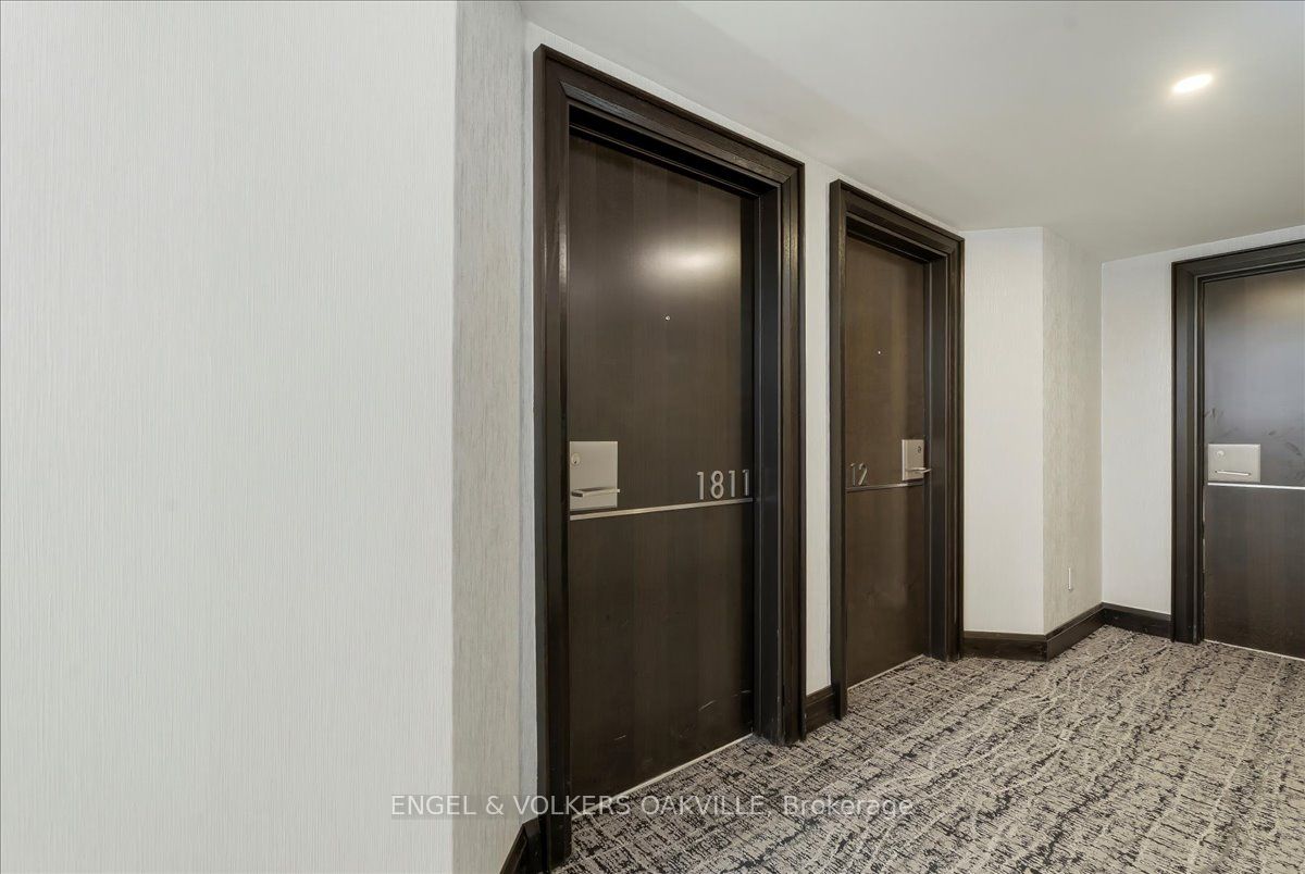 25 The Esplanade 1811, Toronto, ON M5E 1W5 photo 4