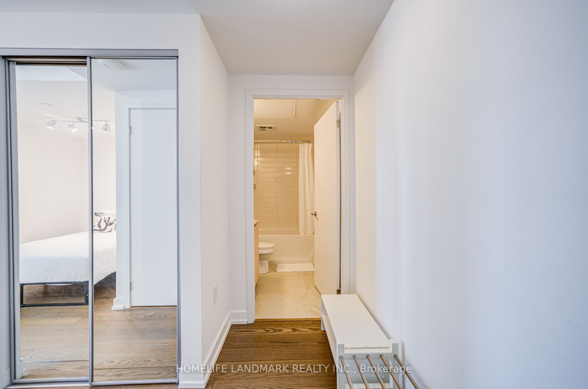 11 Wellesley Street W 1106, Toronto, ON M4Y 0G4 photo 4