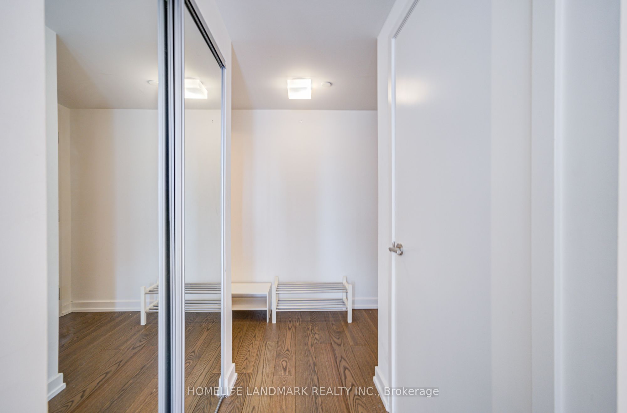 11 Wellesley Street W 1106, Toronto, ON M4Y 0G4 photo 5