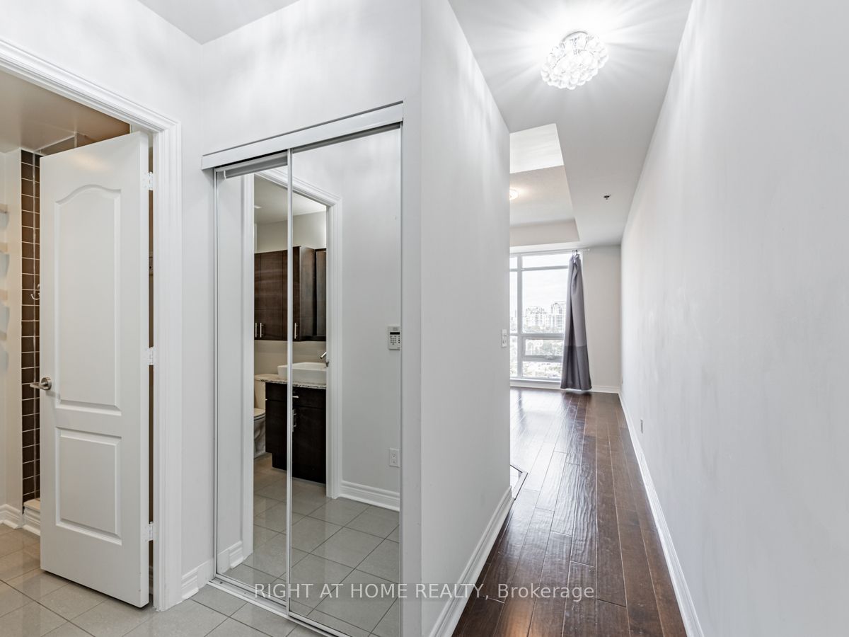 2756 Old Leslie Street 1008, Toronto, ON M2K 0E2 photo 3