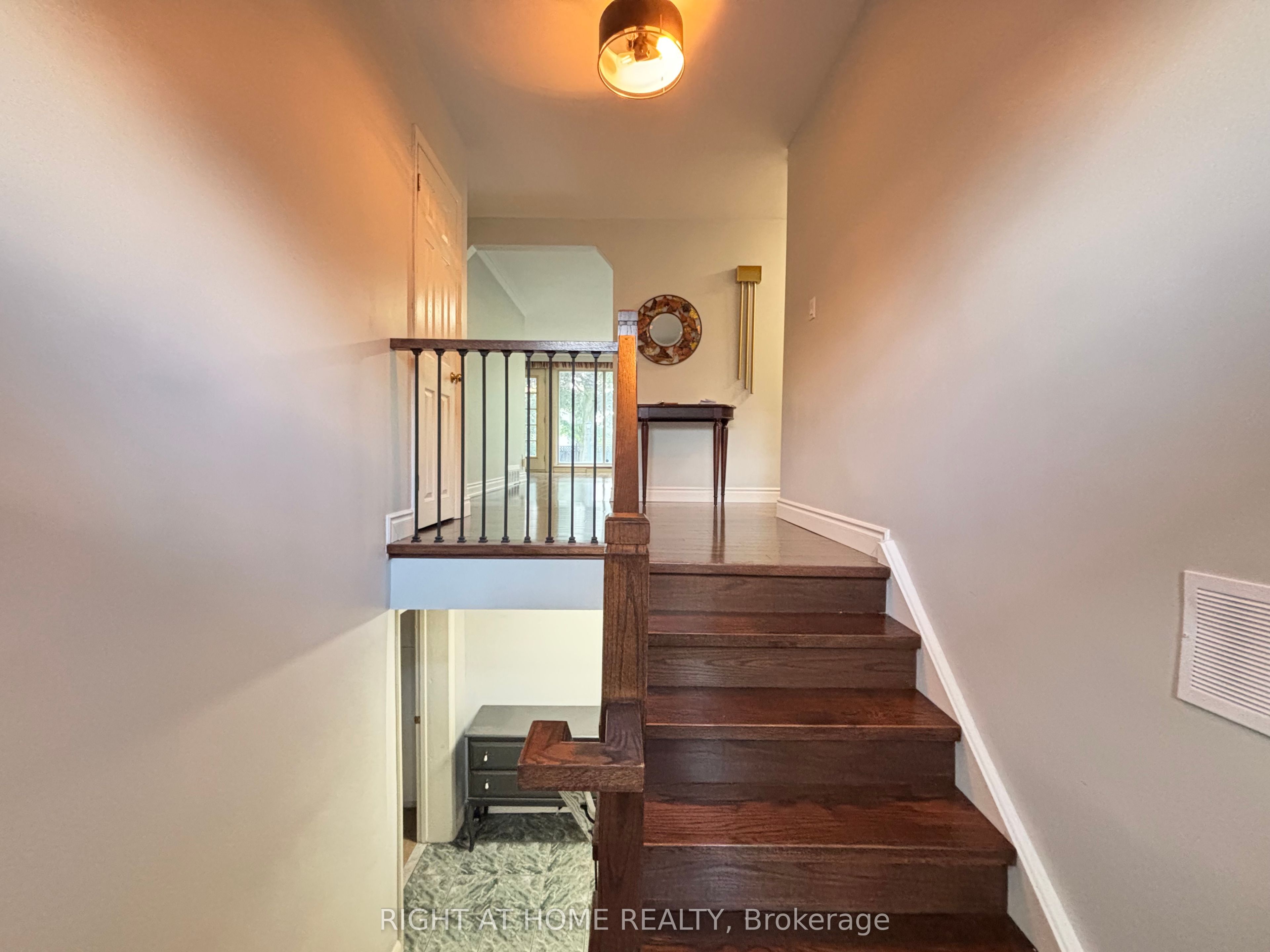 220 Newton Drive, Toronto, ON M2M 2P3 photo 2
