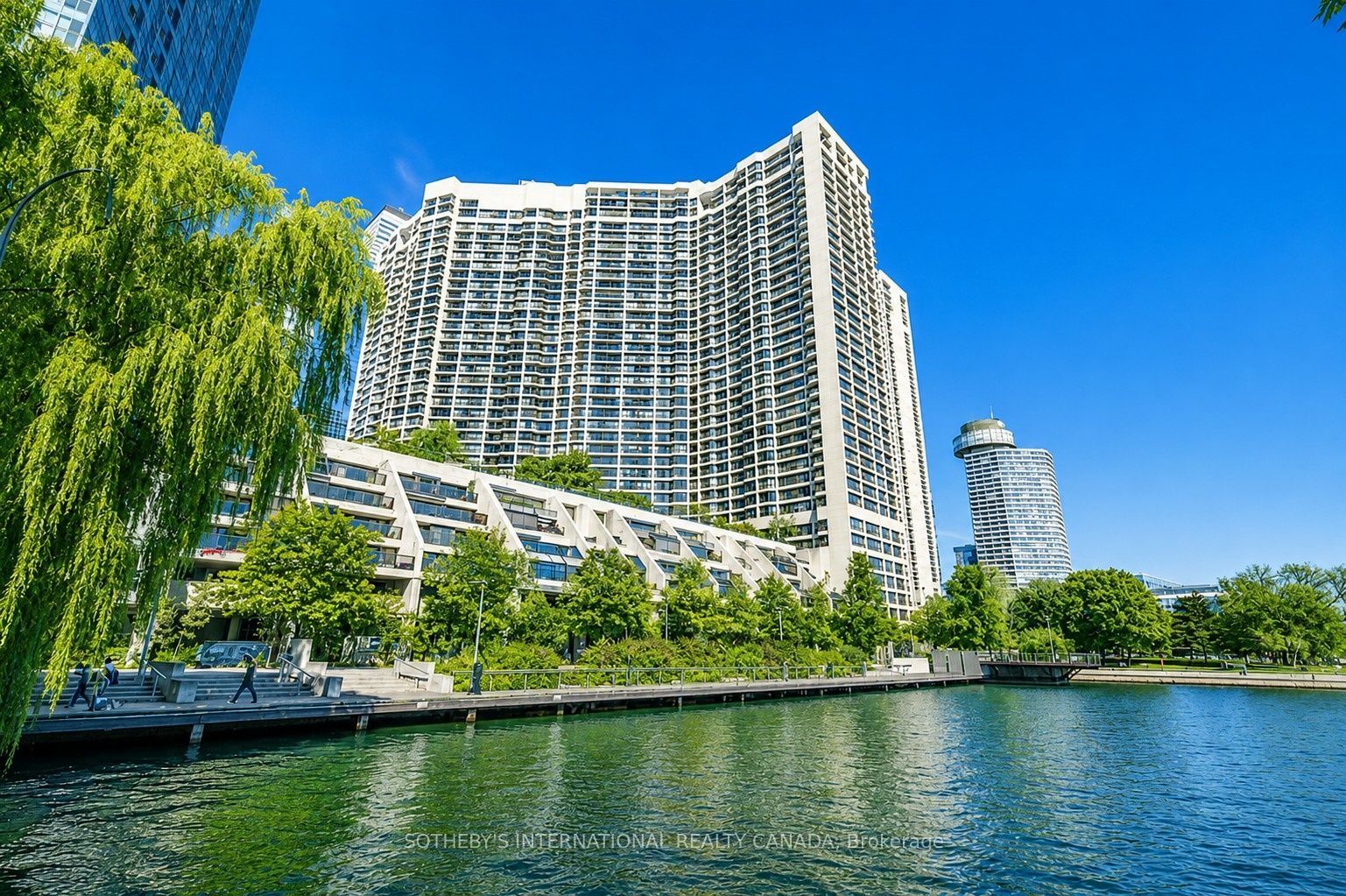 65 Harbour Square 2104, Toronto, ON M5J 2L4
