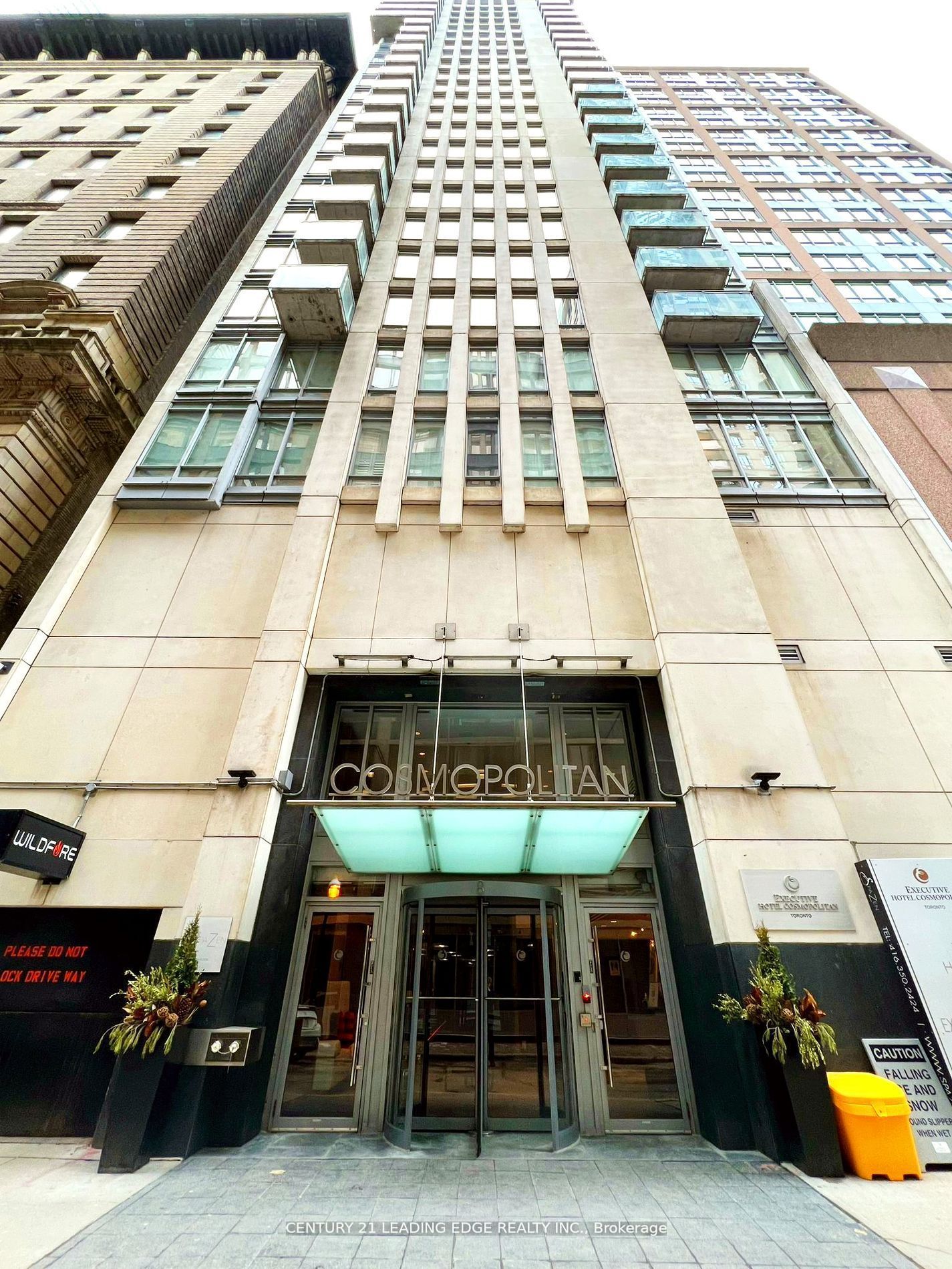 8 Colborne Street 2202, Toronto, ON M5E 1E1