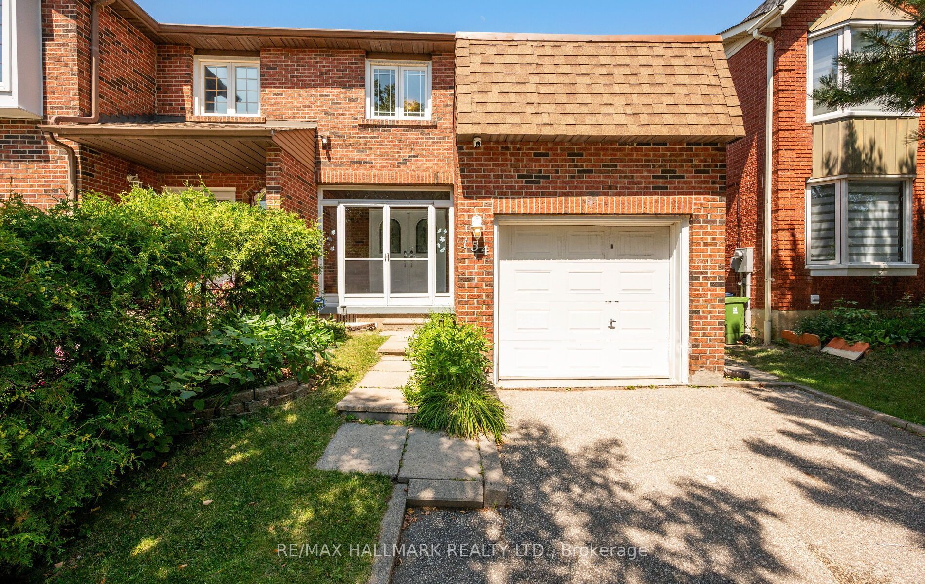 154 Robert Hicks Drive, Toronto, ON M2R 3R5 photo 2