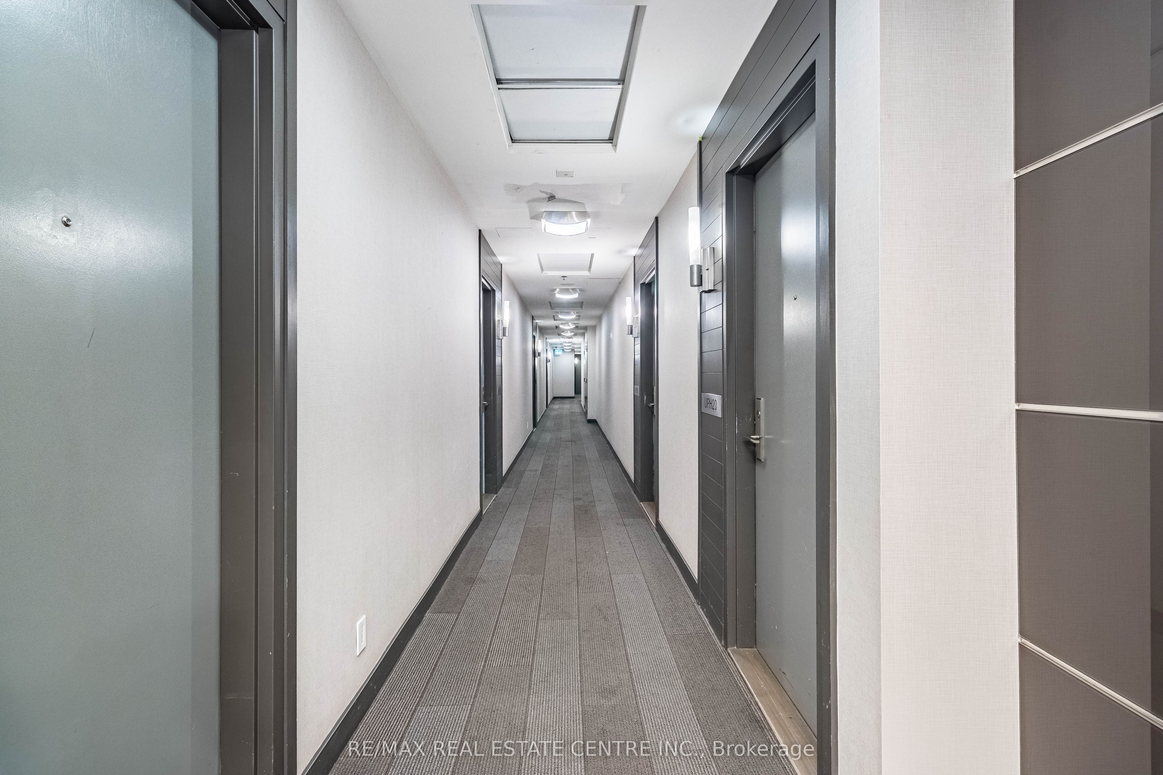21 Nelson Street UPH 11, Toronto, ON M5V 1T8 photo 3