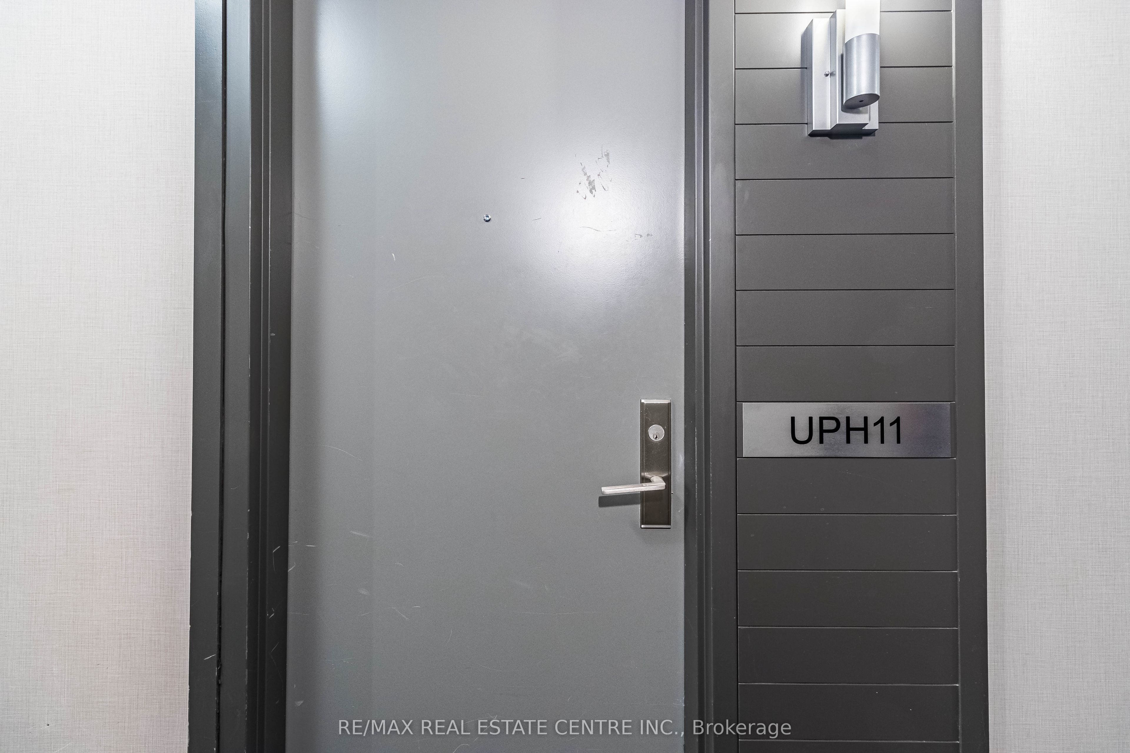 21 Nelson Street UPH 11, Toronto, ON M5V 1T8 photo 4
